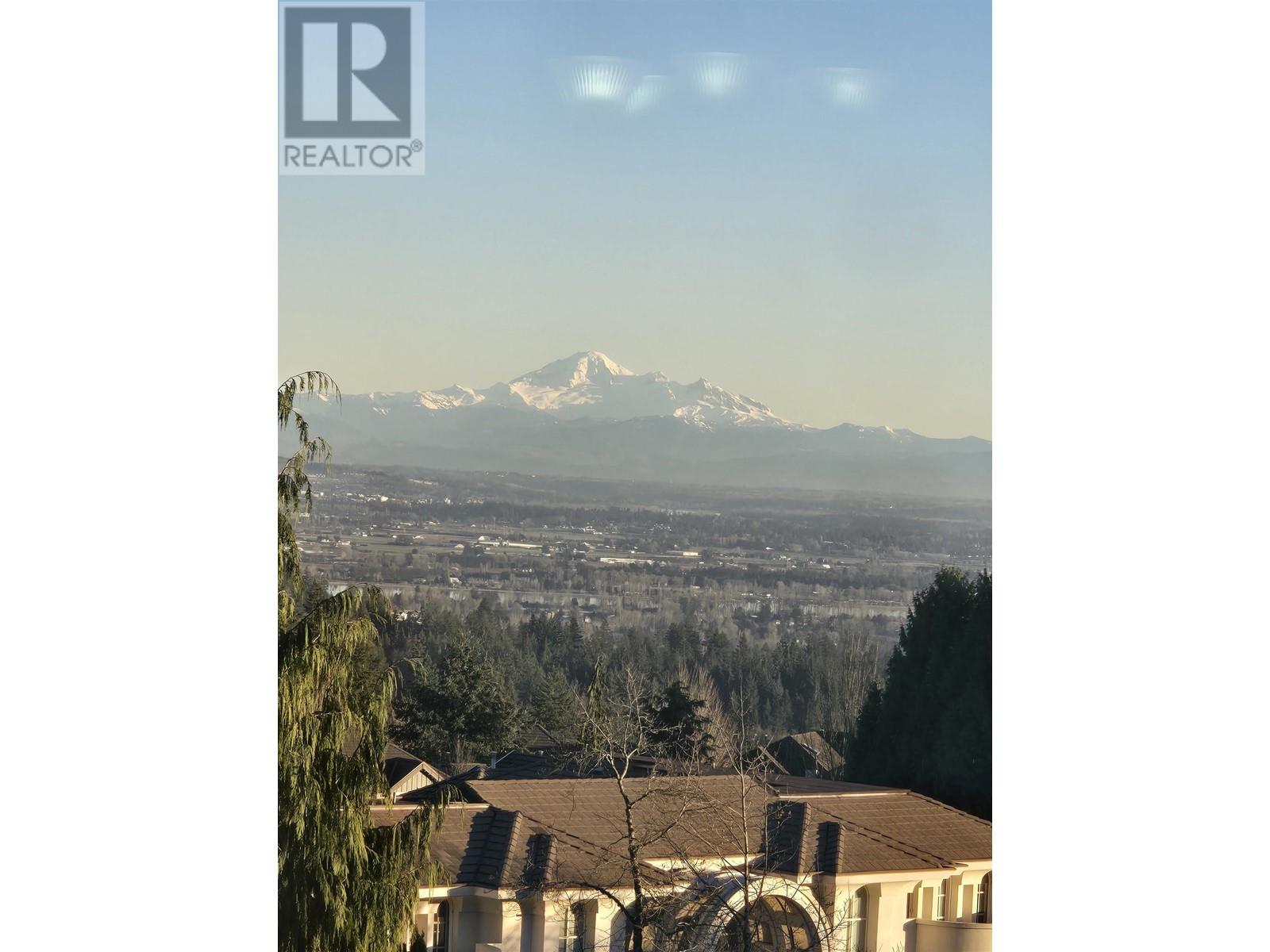 305 3176 Plateau Boulevard, Coquitlam, British Columbia  V3E 3J2 - Photo 1 - R2958444
