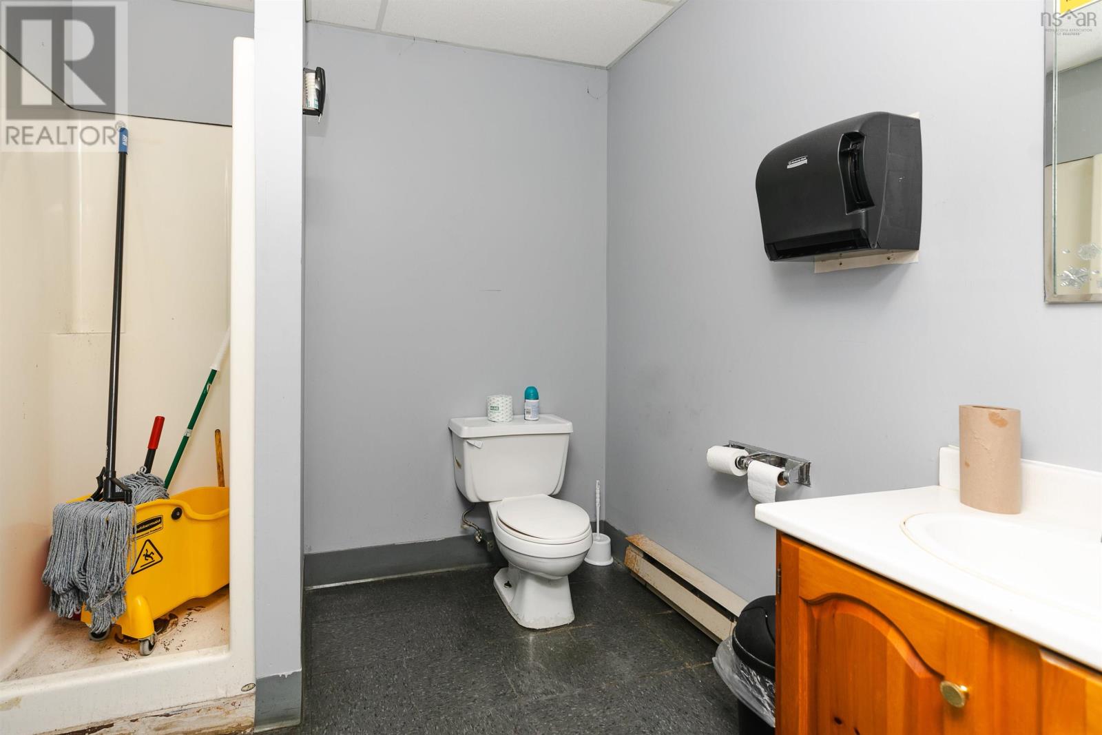 380 Bluewater Road, Bedford, Nova Scotia  B4B 1J3 - Photo 32 - 202501343