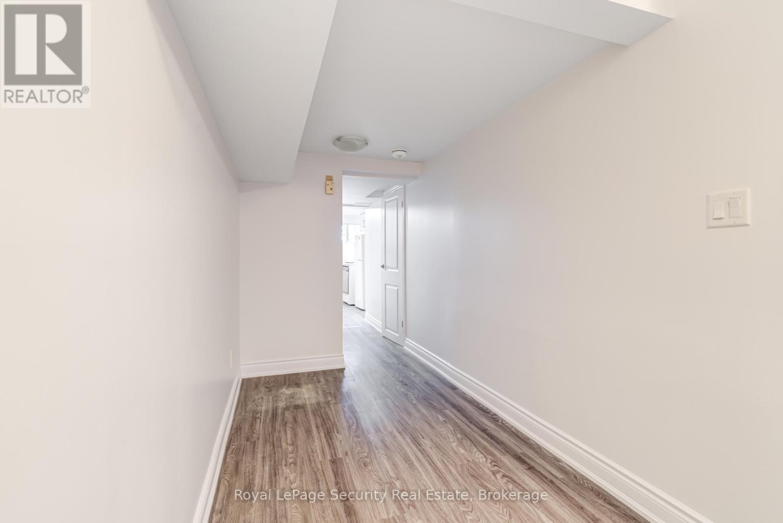 Lower - 706 Gladstone Avenue, Toronto, Ontario  M6H 3J4 - Photo 13 - W11933540