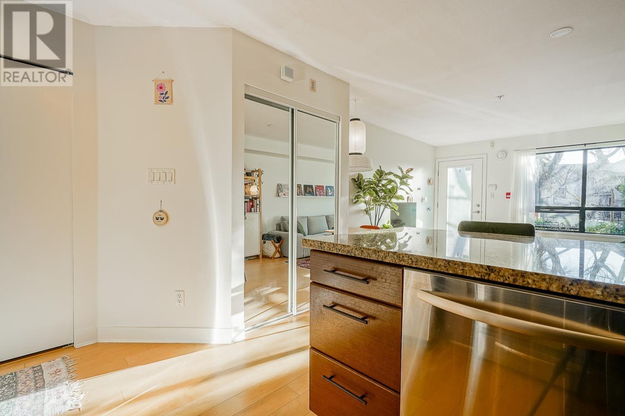 Listing Picture 12 of 34 : 1891 STAINSBURY AVENUE, Vancouver / 溫哥華 - 魯藝地產 Yvonne Lu Group - MLS Medallion Club Member