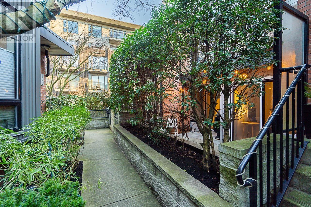 Listing Picture 28 of 34 : 1891 STAINSBURY AVENUE, Vancouver / 溫哥華 - 魯藝地產 Yvonne Lu Group - MLS Medallion Club Member