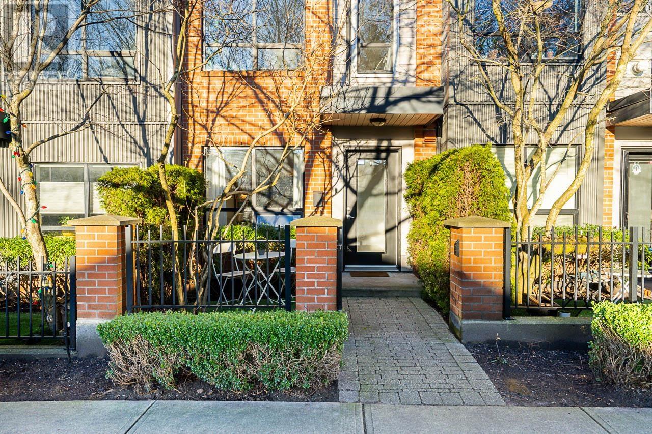 Listing Picture 4 of 34 : 1891 STAINSBURY AVENUE, Vancouver / 溫哥華 - 魯藝地產 Yvonne Lu Group - MLS Medallion Club Member