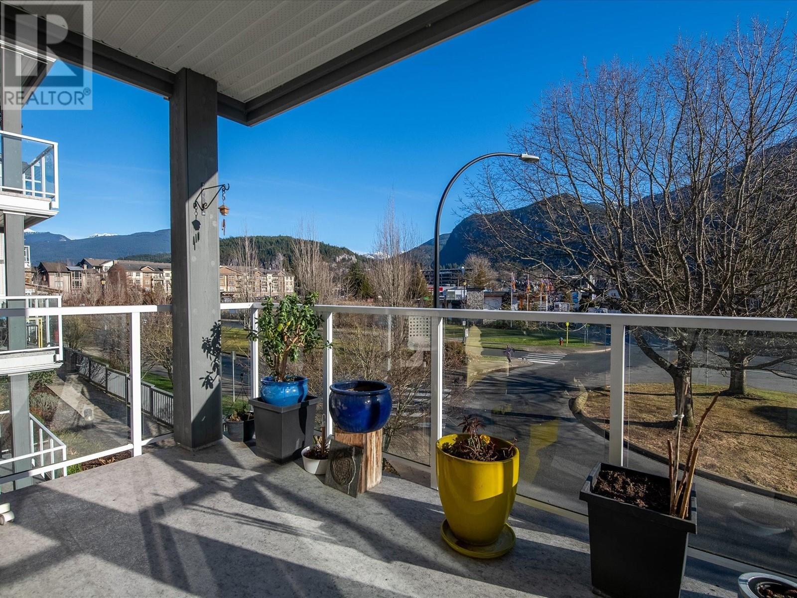 203 1203 Pemberton Avenue, Squamish, British Columbia  V8B 0J7 - Photo 3 - R2958545