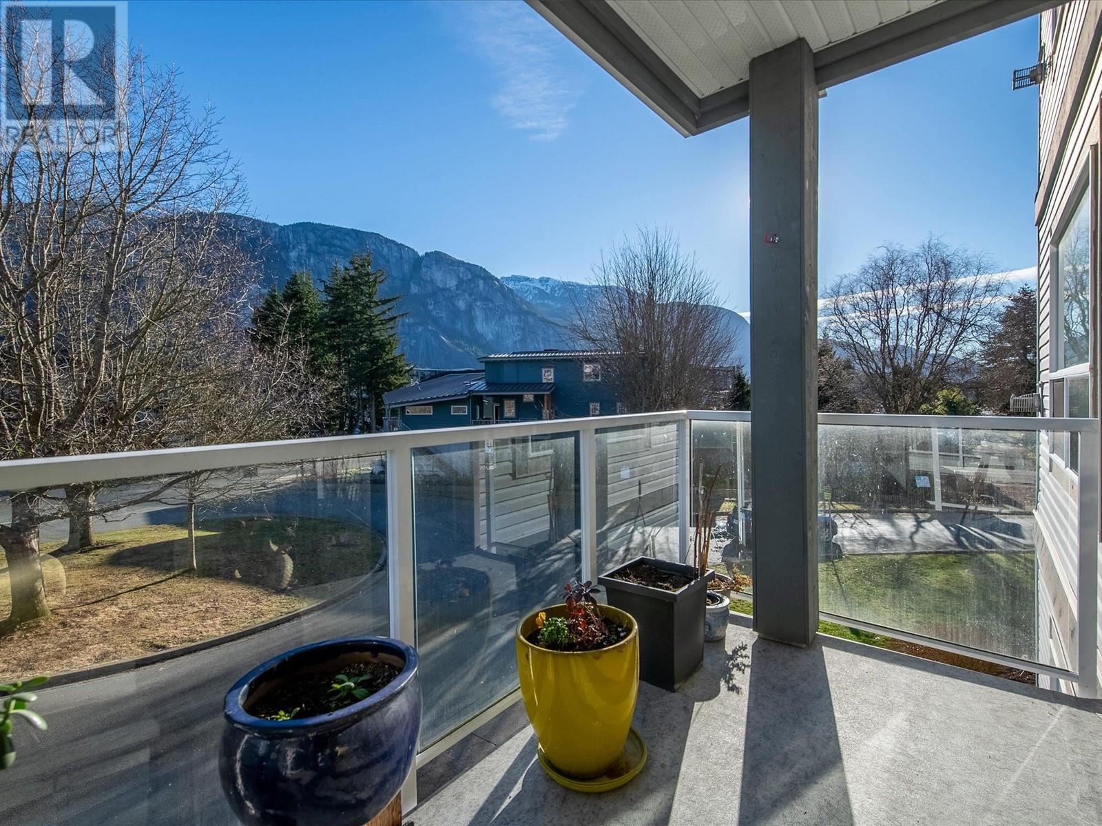 203 1203 Pemberton Avenue, Squamish, British Columbia  V8B 0J7 - Photo 4 - R2958545