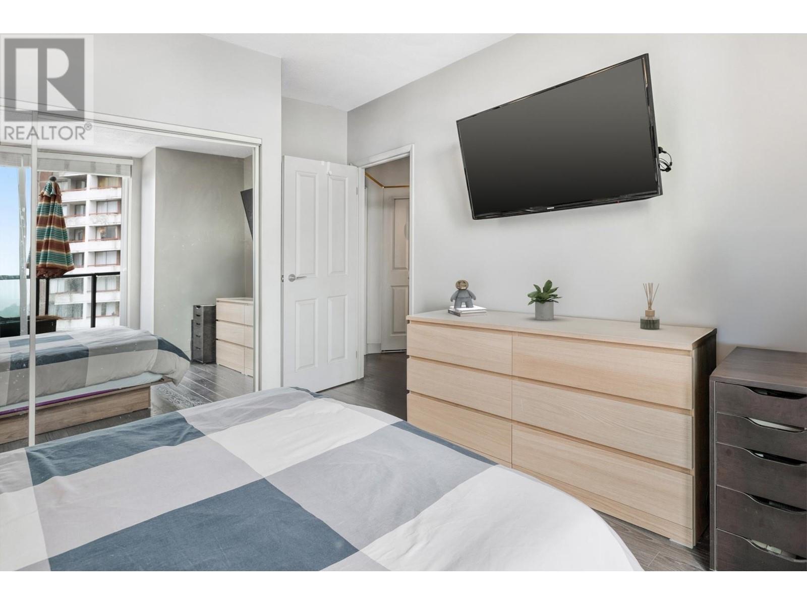 Listing Picture 11 of 33 : 1702 1010 BURNABY STREET, Vancouver / 溫哥華 - 魯藝地產 Yvonne Lu Group - MLS Medallion Club Member