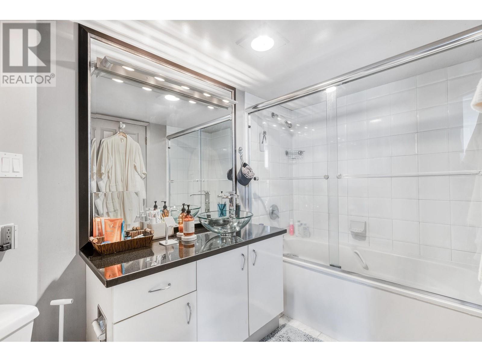 Listing Picture 15 of 33 : 1702 1010 BURNABY STREET, Vancouver / 溫哥華 - 魯藝地產 Yvonne Lu Group - MLS Medallion Club Member