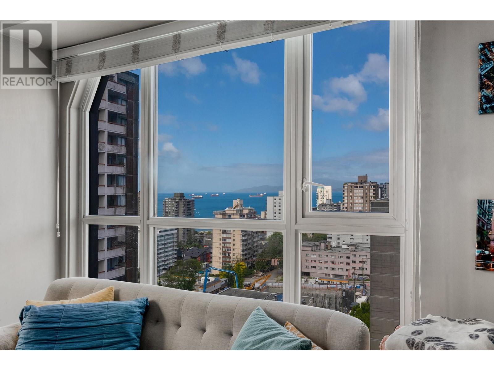 Listing Picture 2 of 33 : 1702 1010 BURNABY STREET, Vancouver / 溫哥華 - 魯藝地產 Yvonne Lu Group - MLS Medallion Club Member