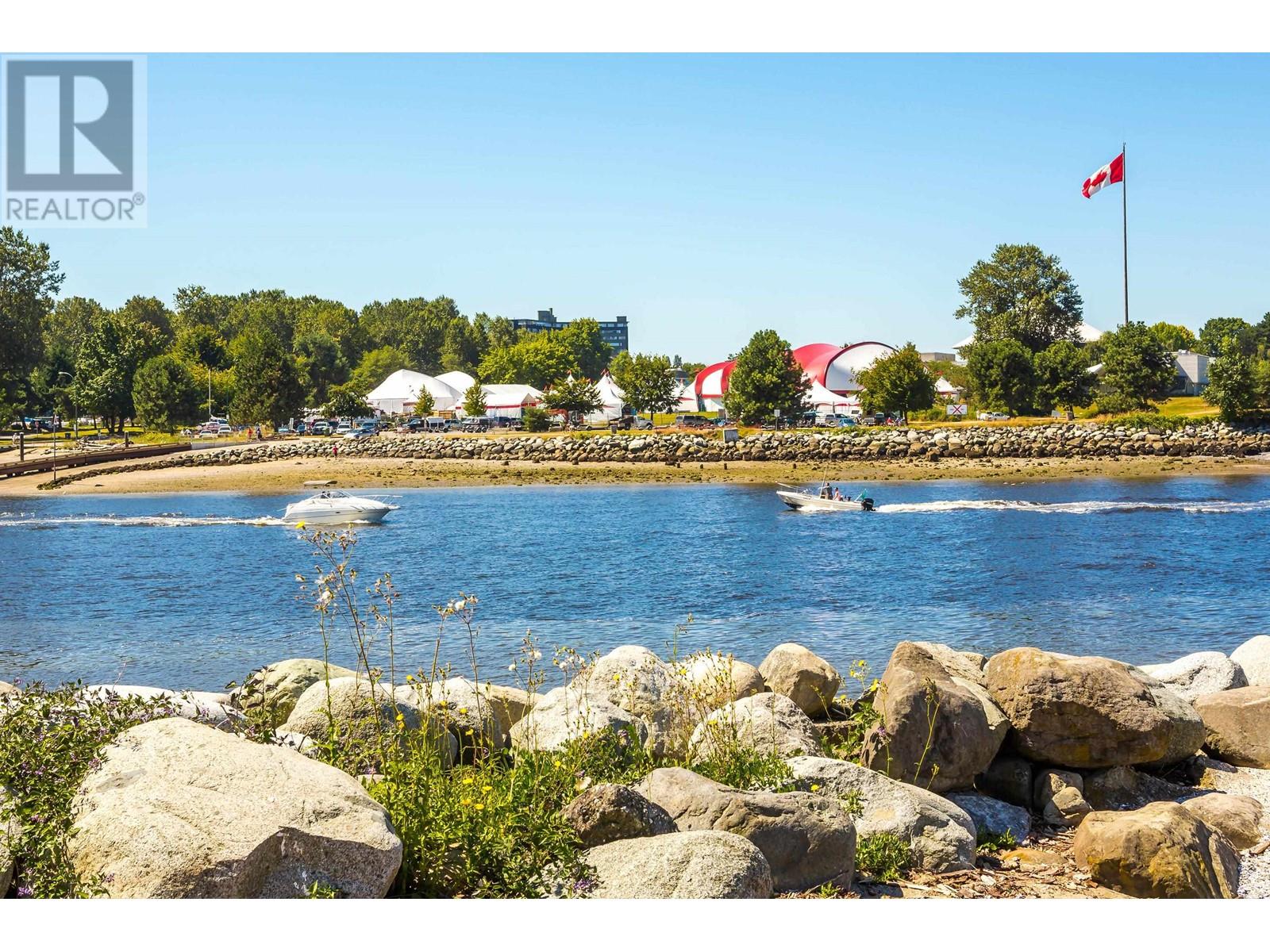 Listing Picture 32 of 33 : 1702 1010 BURNABY STREET, Vancouver / 溫哥華 - 魯藝地產 Yvonne Lu Group - MLS Medallion Club Member