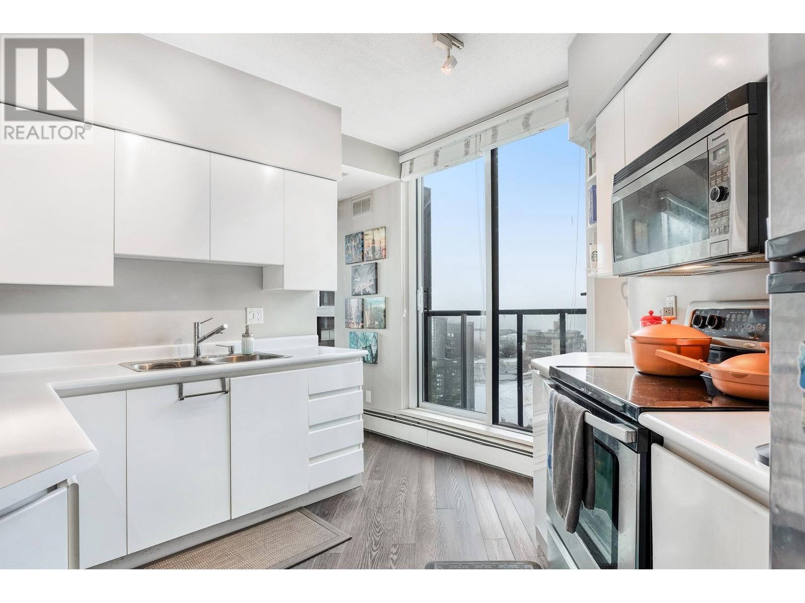 Listing Picture 7 of 33 : 1702 1010 BURNABY STREET, Vancouver / 溫哥華 - 魯藝地產 Yvonne Lu Group - MLS Medallion Club Member