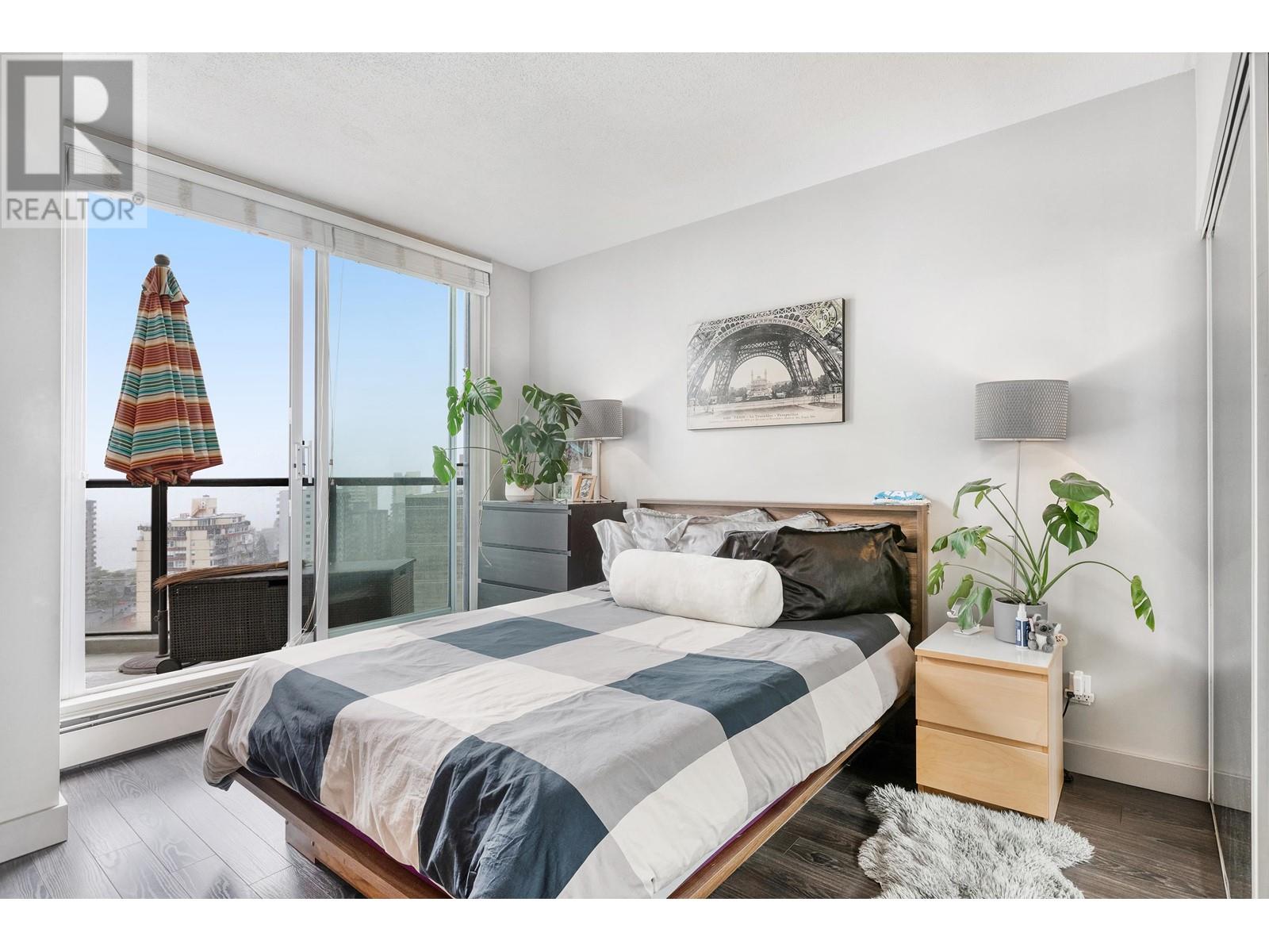 Listing Picture 9 of 33 : 1702 1010 BURNABY STREET, Vancouver / 溫哥華 - 魯藝地產 Yvonne Lu Group - MLS Medallion Club Member