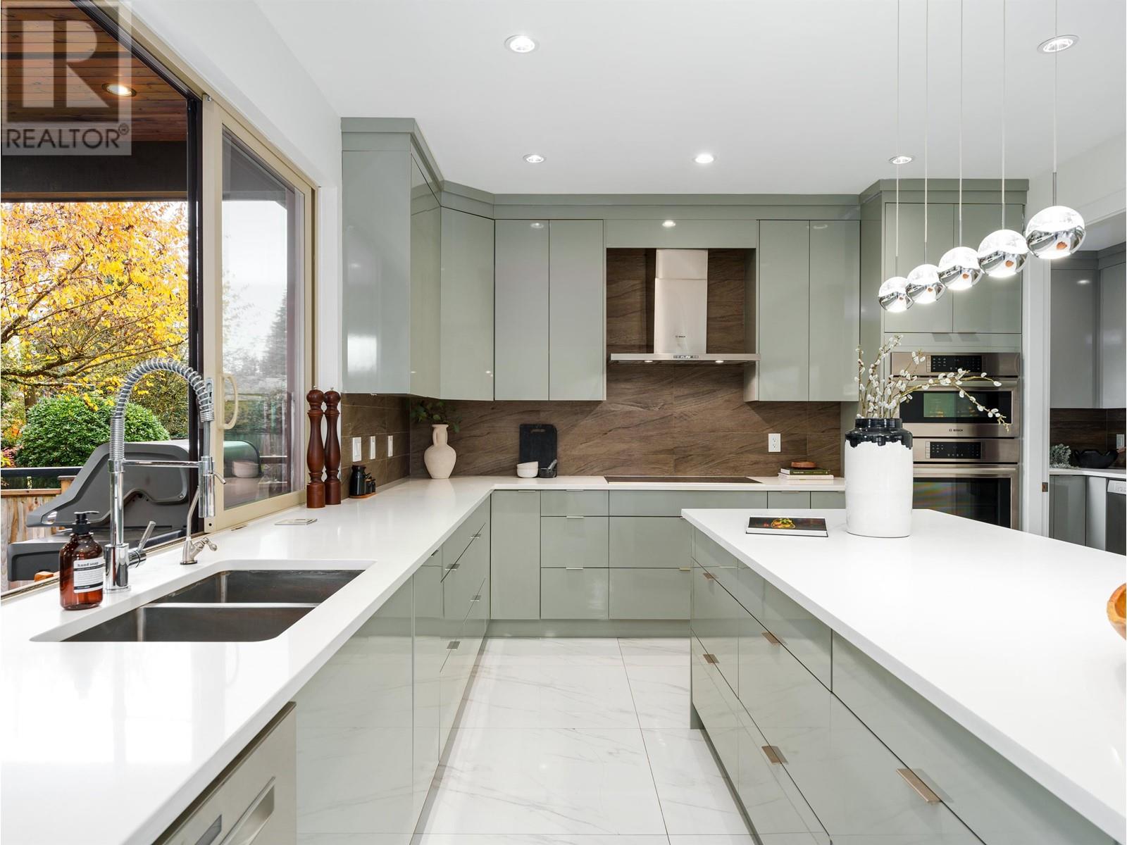 955 Melbourne Avenue, North Vancouver, British Columbia  V7R 1P1 - Photo 11 - R2958647