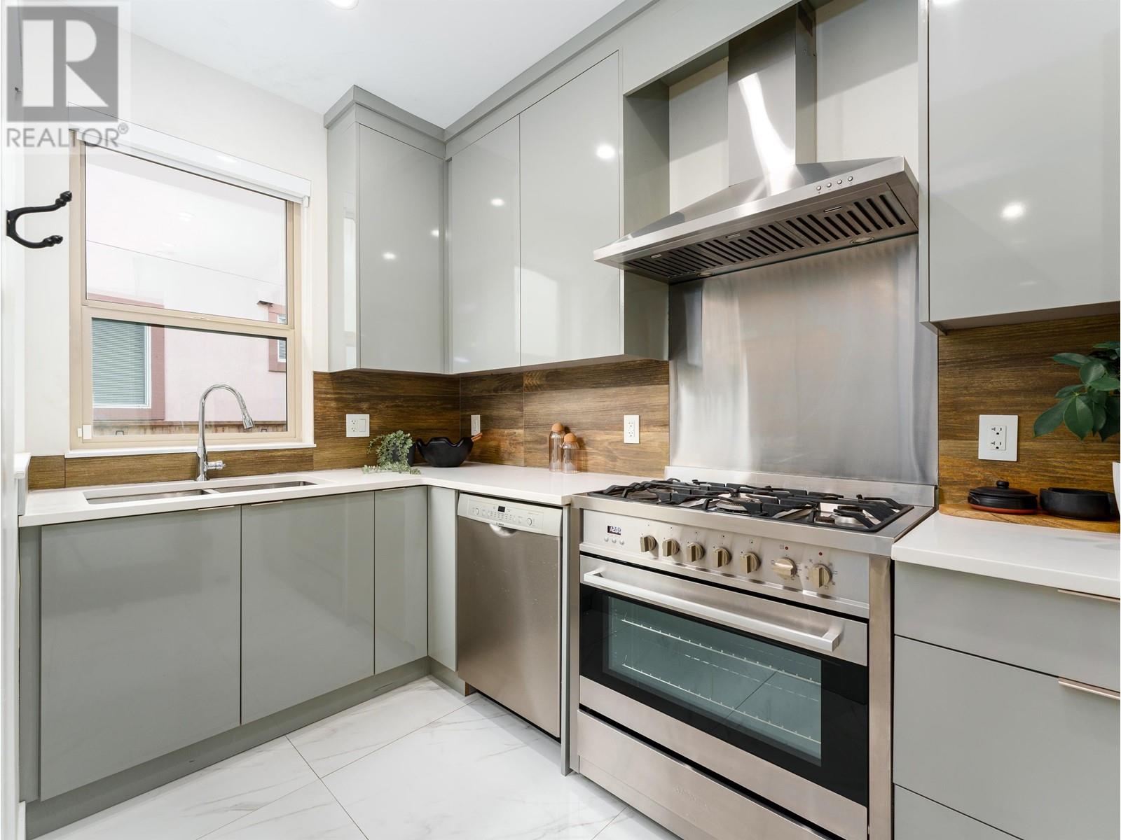 955 Melbourne Avenue, North Vancouver, British Columbia  V7R 1P1 - Photo 15 - R2958647