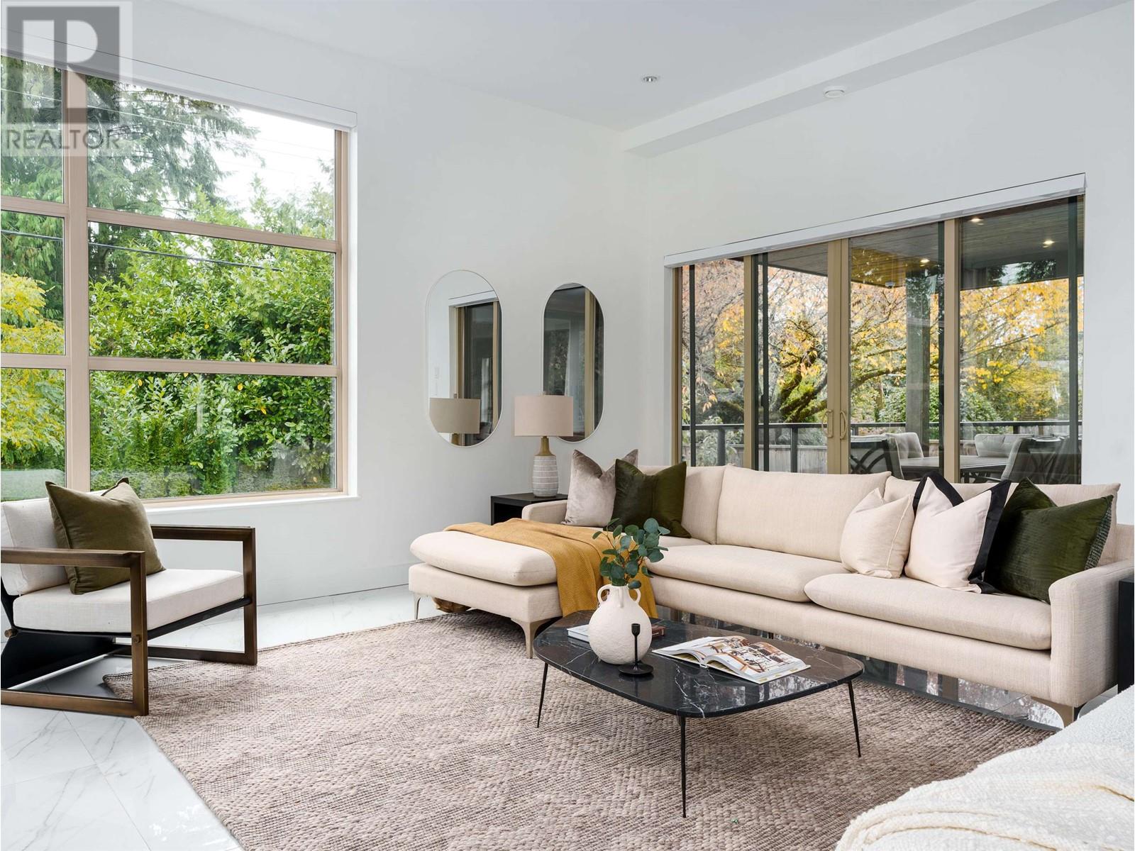 955 Melbourne Avenue, North Vancouver, British Columbia  V7R 1P1 - Photo 2 - R2958647