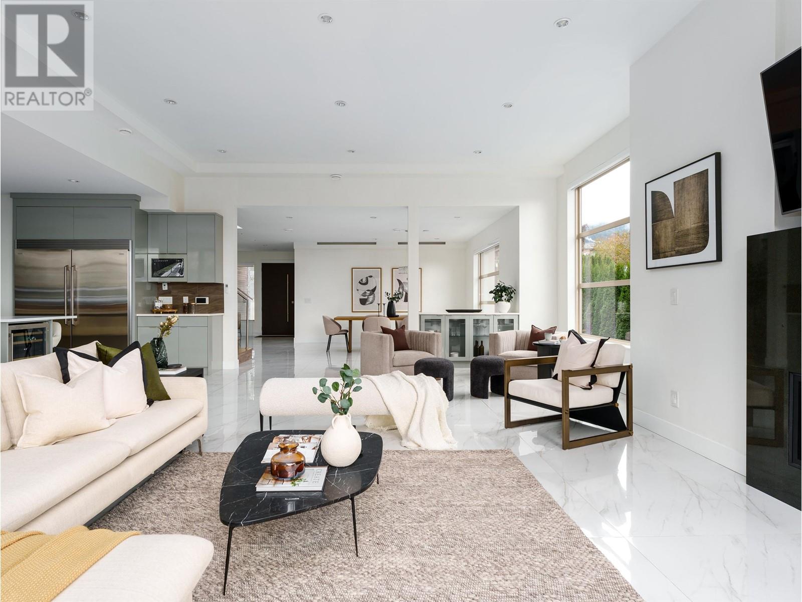 955 Melbourne Avenue, North Vancouver, British Columbia  V7R 1P1 - Photo 3 - R2958647