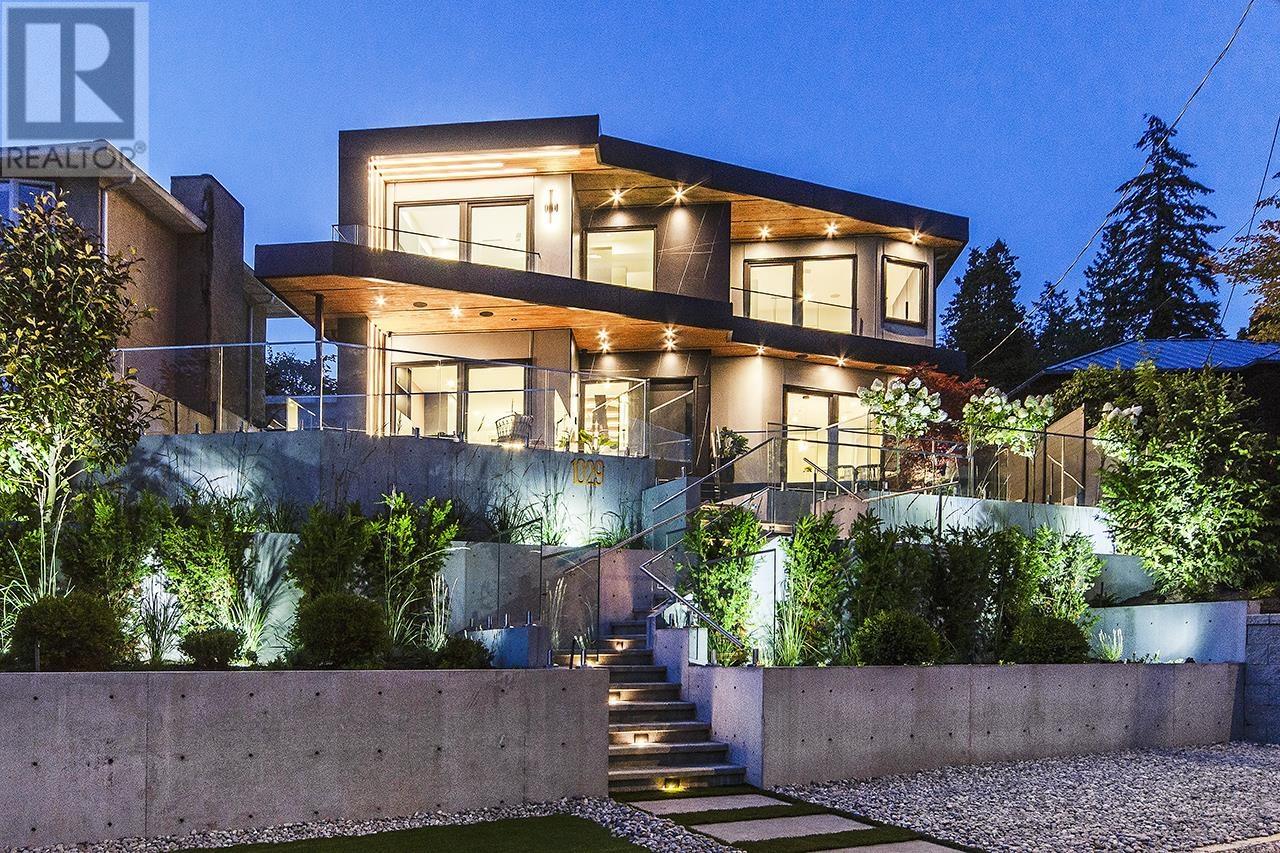 1029 Esplanade Avenue, West Vancouver, British Columbia  V7T 1G2 - Photo 2 - R2958705
