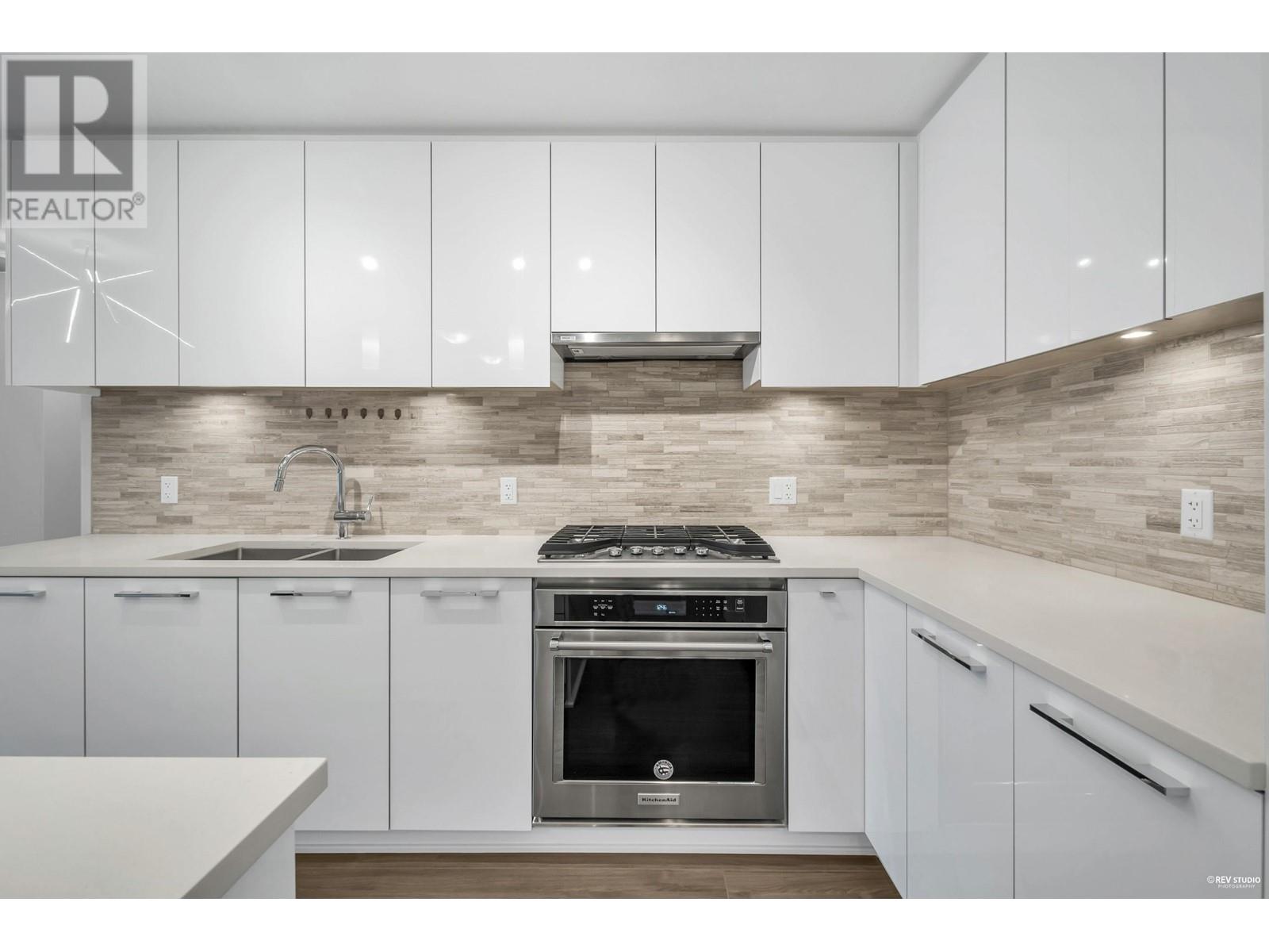 Listing Picture 3 of 20 : 225 9551 ALEXANDRA ROAD, Richmond / 烈治文 - 魯藝地產 Yvonne Lu Group - MLS Medallion Club Member