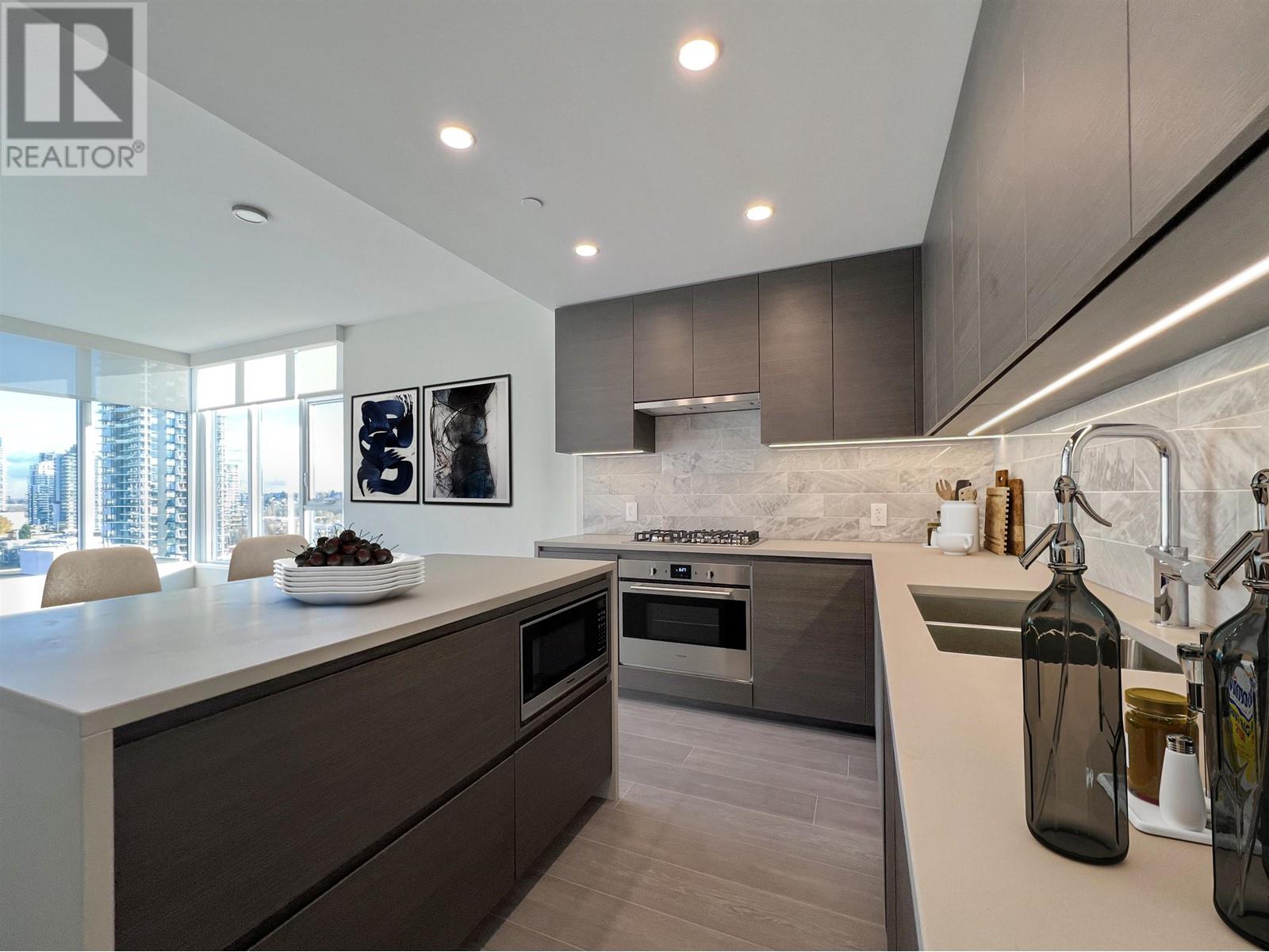 Listing Picture 2 of 28 : 1210 4168 LOUGHEED HIGHWAY, Burnaby / 本拿比 - 魯藝地產 Yvonne Lu Group - MLS Medallion Club Member