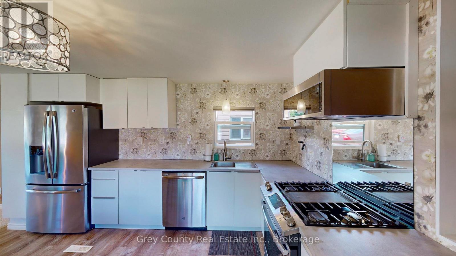 87 Sussex Square, Georgian Bluffs, Ontario  N4K 5N5 - Photo 6 - X11934533