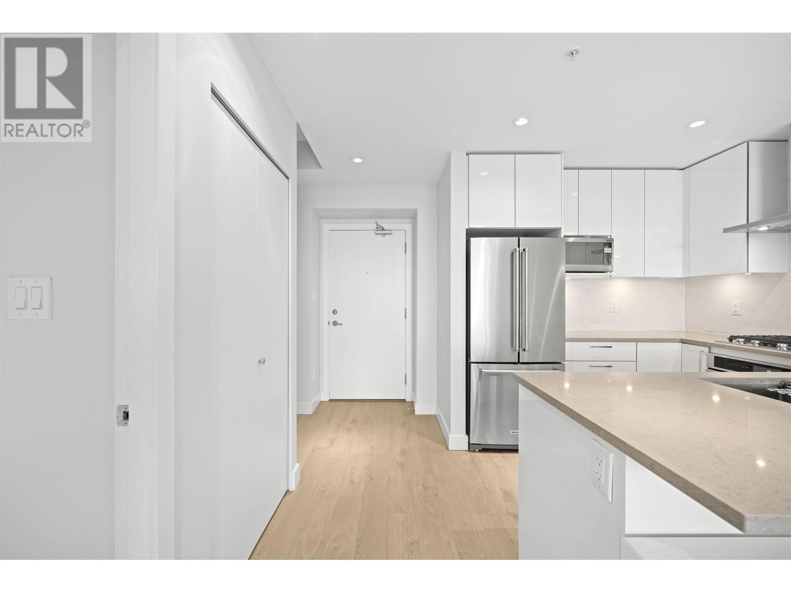Listing Picture 11 of 40 : 2801 1788 GILMORE AVENUE, Burnaby / 本拿比 - 魯藝地產 Yvonne Lu Group - MLS Medallion Club Member