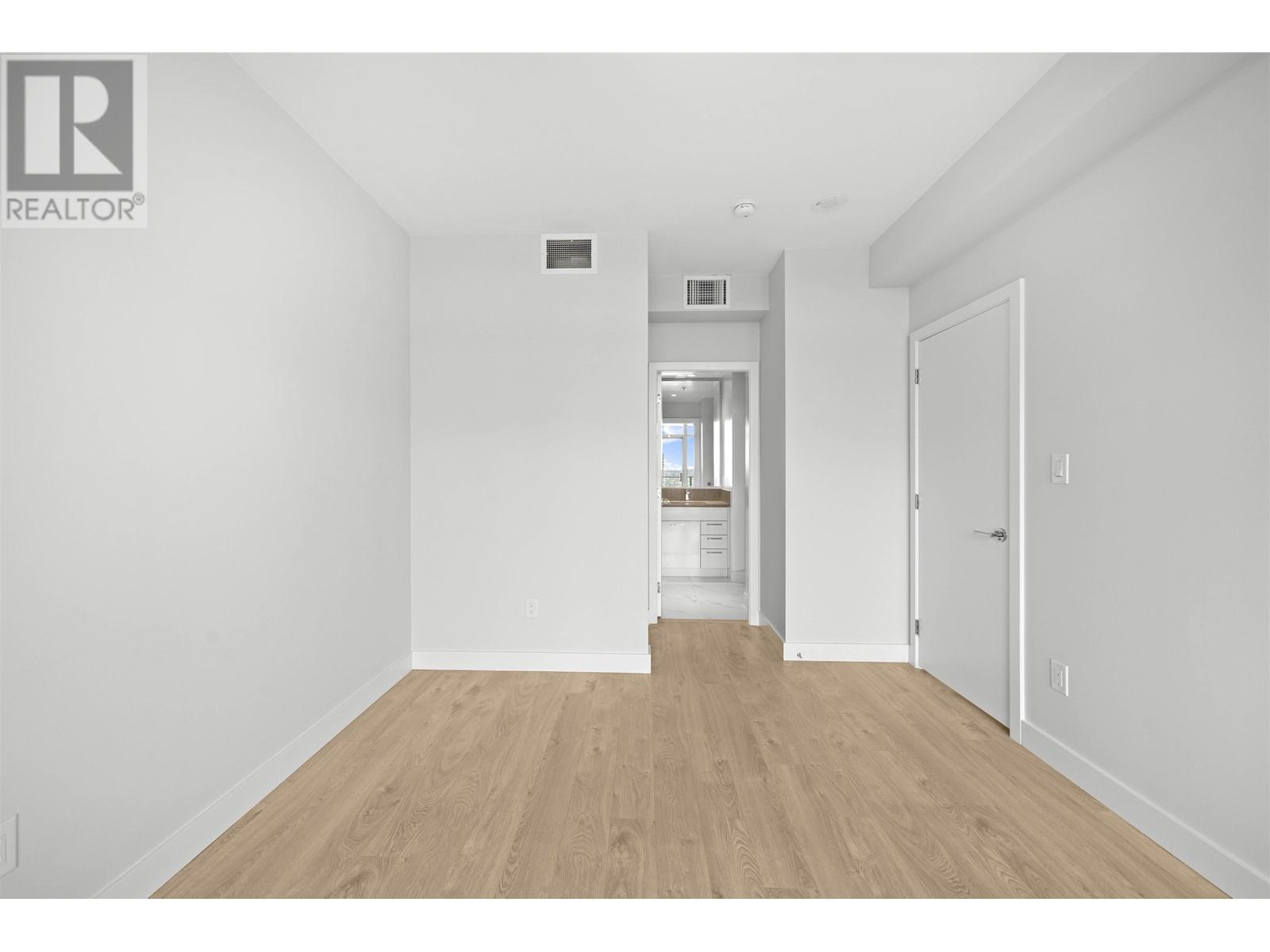 Listing Picture 13 of 40 : 2801 1788 GILMORE AVENUE, Burnaby / 本拿比 - 魯藝地產 Yvonne Lu Group - MLS Medallion Club Member