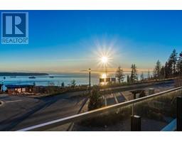 2825 CHIPPENDALE ROAD, West Vancouver, British Columbia