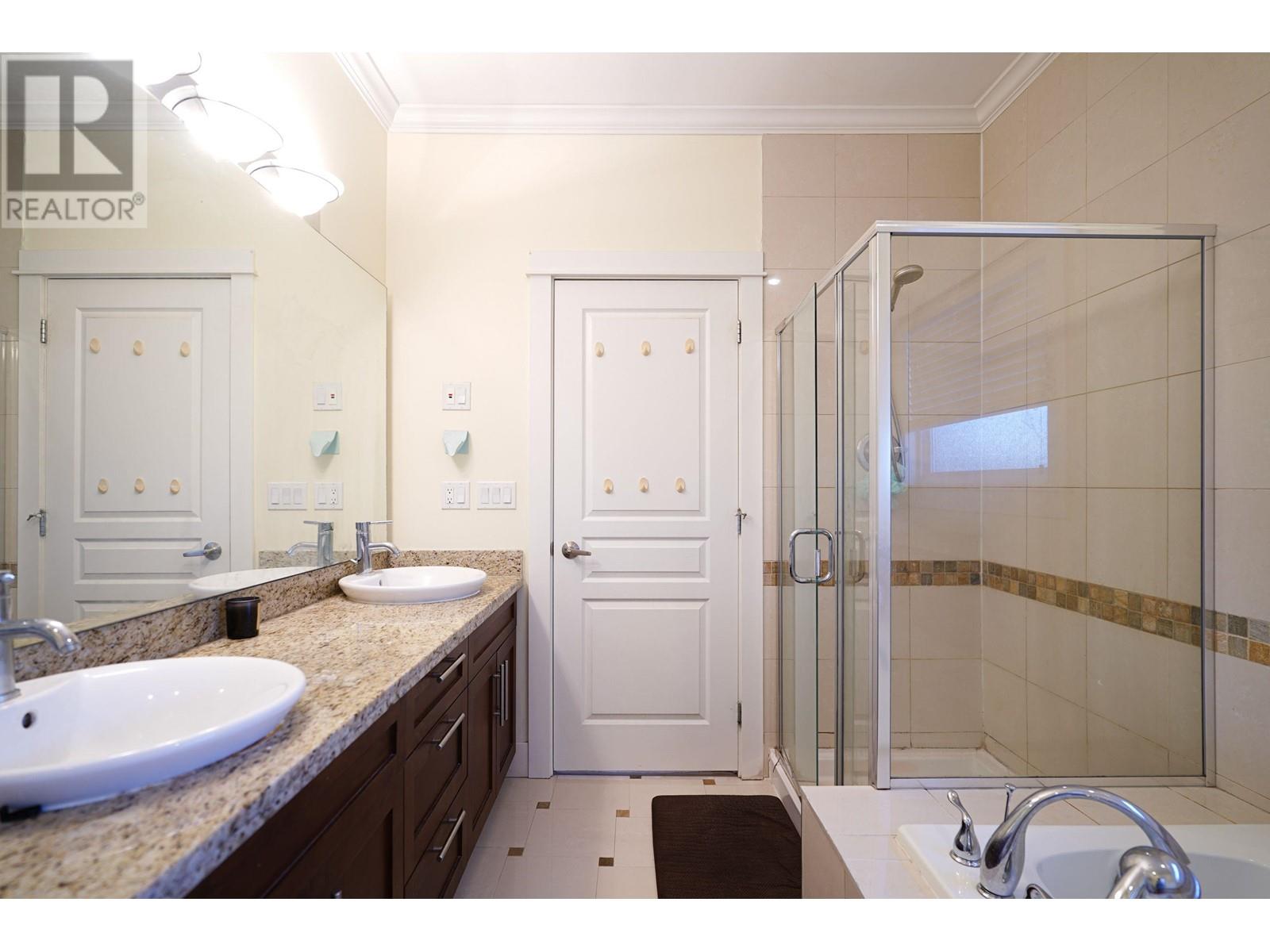 Listing Picture 13 of 20 : 11860 DUNAVON PLACE, Richmond / 烈治文 - 魯藝地產 Yvonne Lu Group - MLS Medallion Club Member