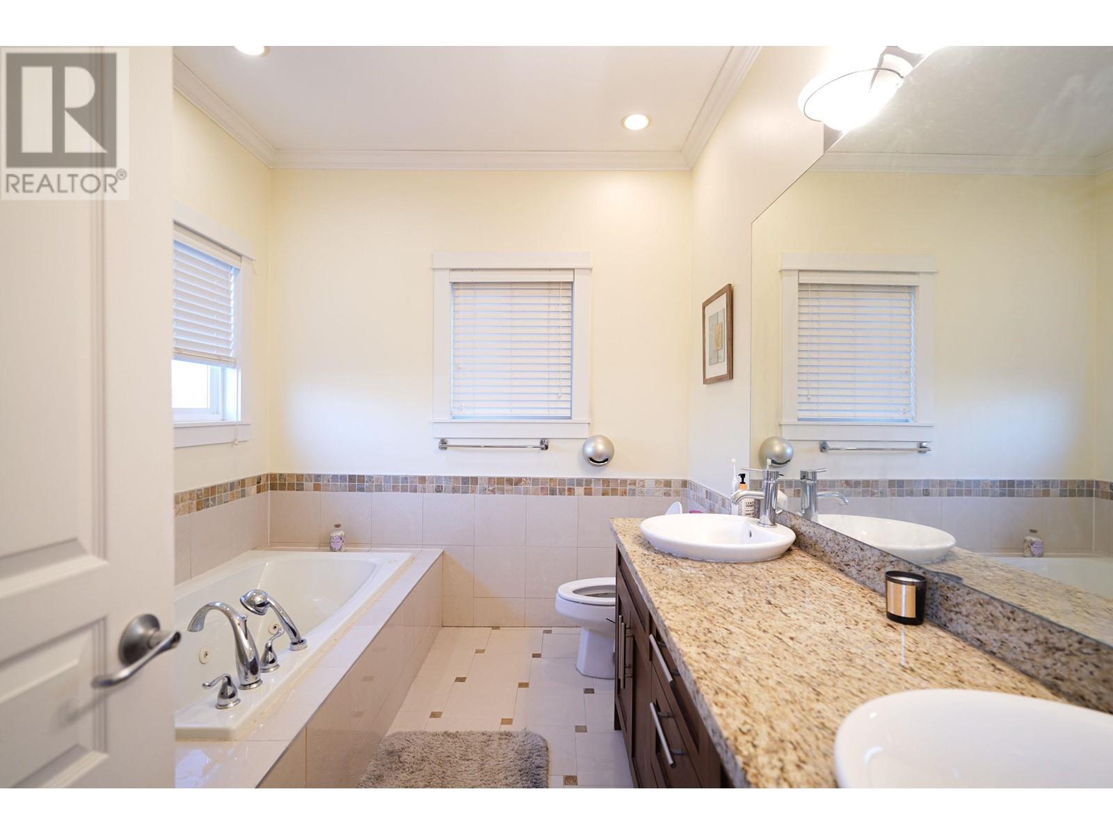 Listing Picture 14 of 20 : 11860 DUNAVON PLACE, Richmond / 烈治文 - 魯藝地產 Yvonne Lu Group - MLS Medallion Club Member