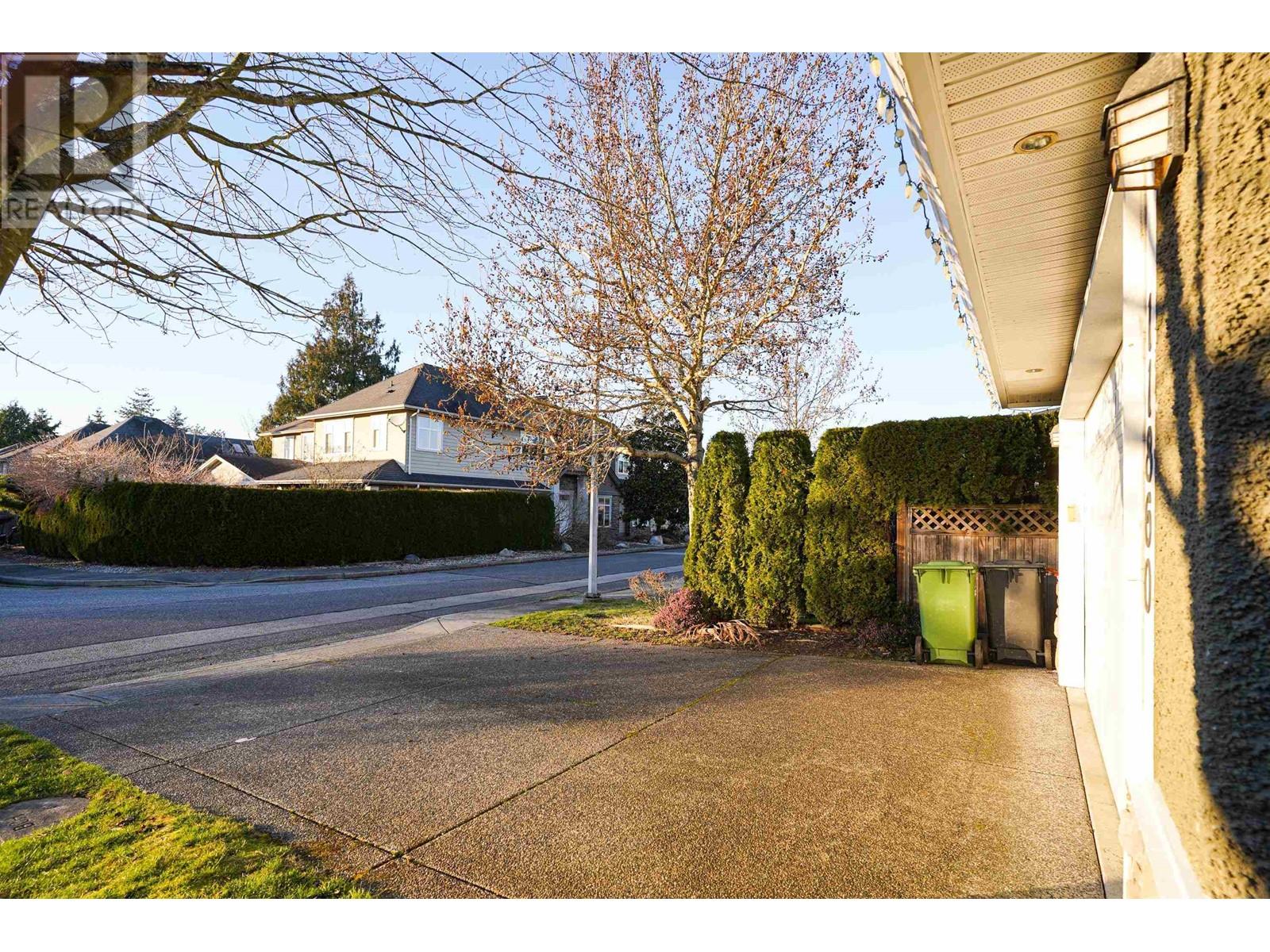 Listing Picture 6 of 20 : 11860 DUNAVON PLACE, Richmond / 烈治文 - 魯藝地產 Yvonne Lu Group - MLS Medallion Club Member