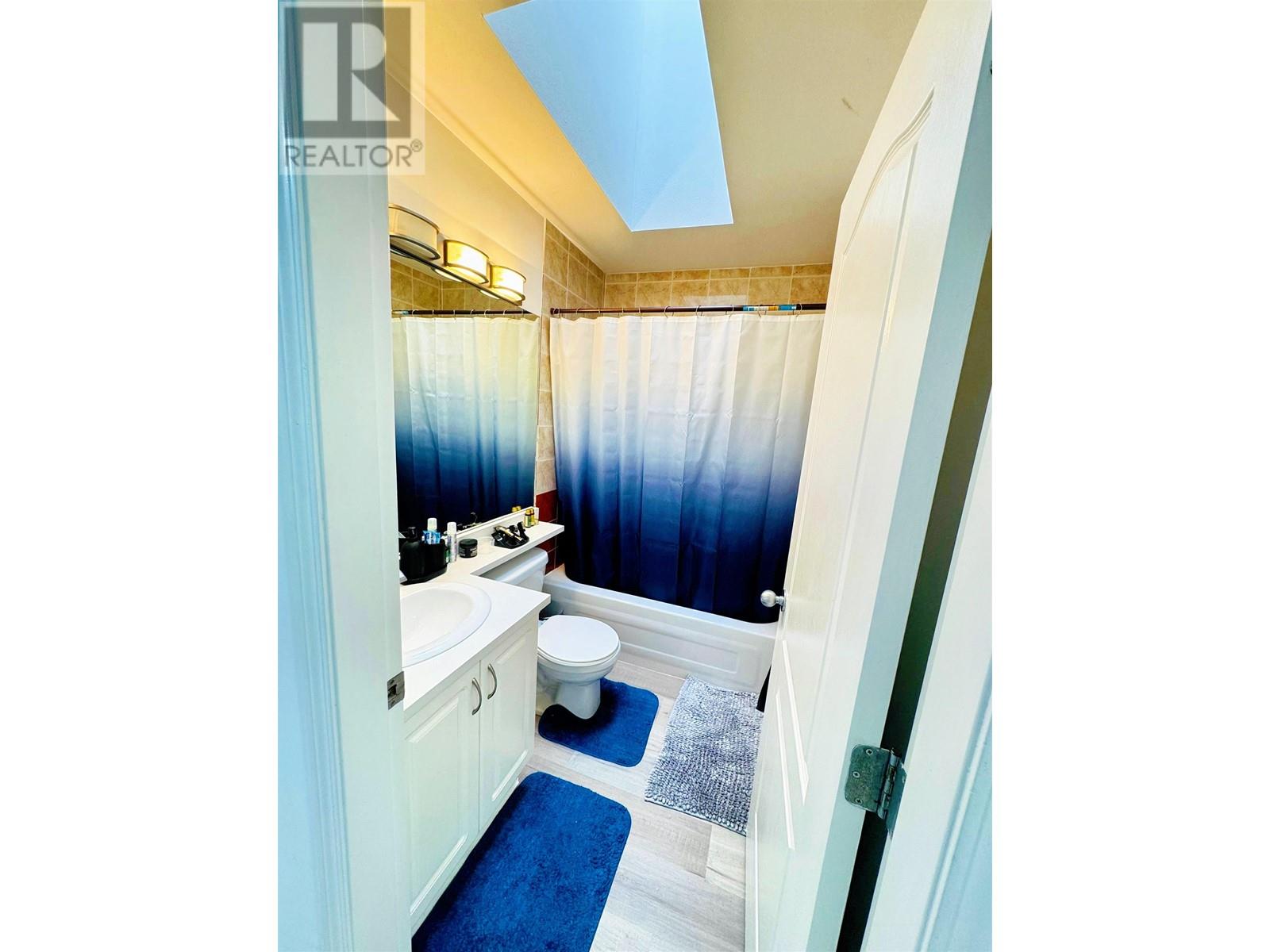 Listing Picture 17 of 19 : 22 22788 NORTON COURT, Richmond / 烈治文 - 魯藝地產 Yvonne Lu Group - MLS Medallion Club Member