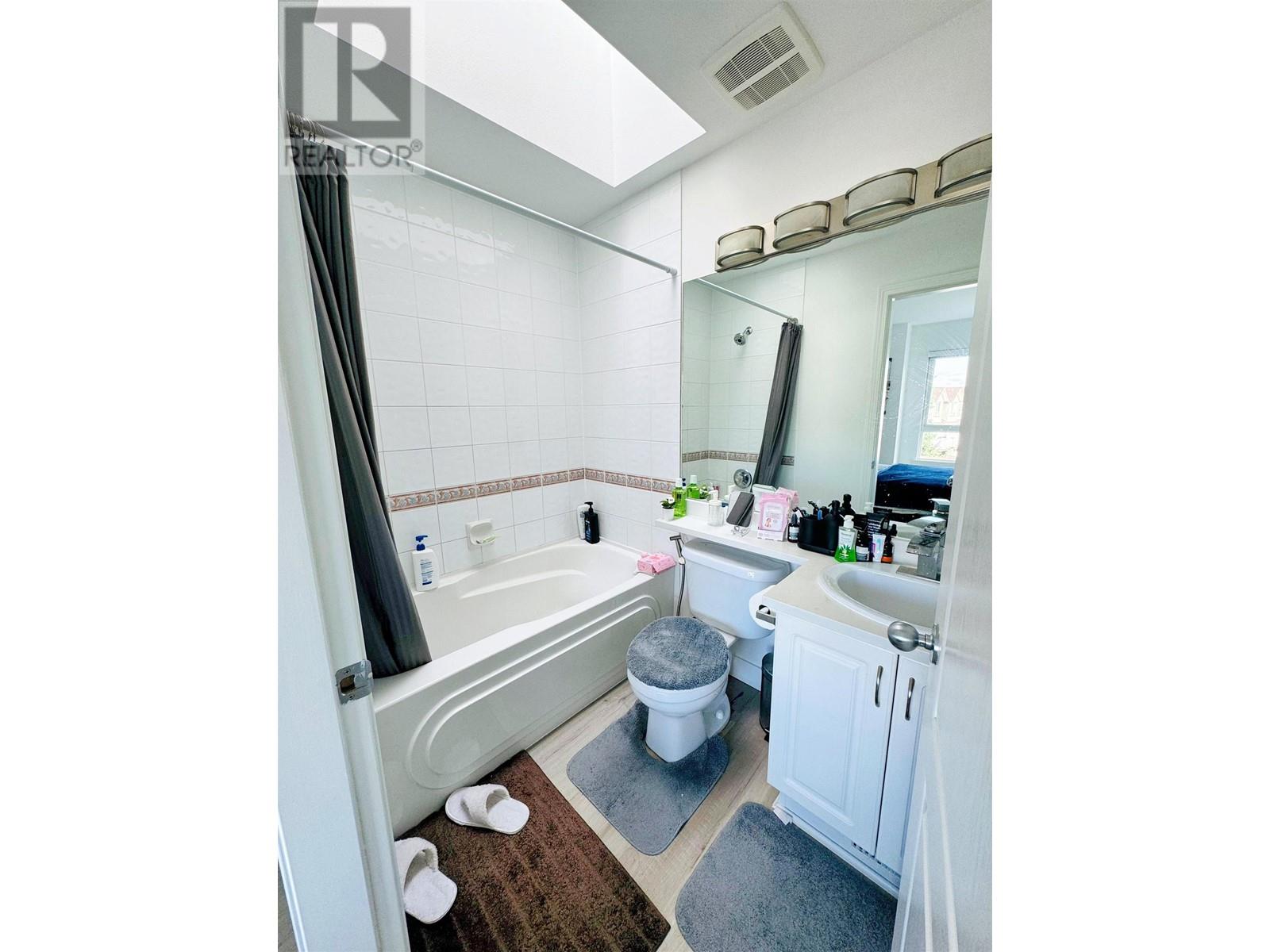 Listing Picture 13 of 19 : 22 22788 NORTON COURT, Richmond / 烈治文 - 魯藝地產 Yvonne Lu Group - MLS Medallion Club Member