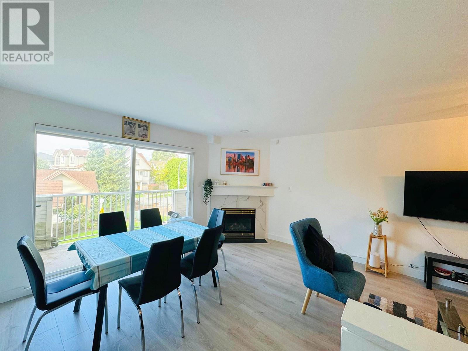 Listing Picture 2 of 19 : 22 22788 NORTON COURT, Richmond / 烈治文 - 魯藝地產 Yvonne Lu Group - MLS Medallion Club Member