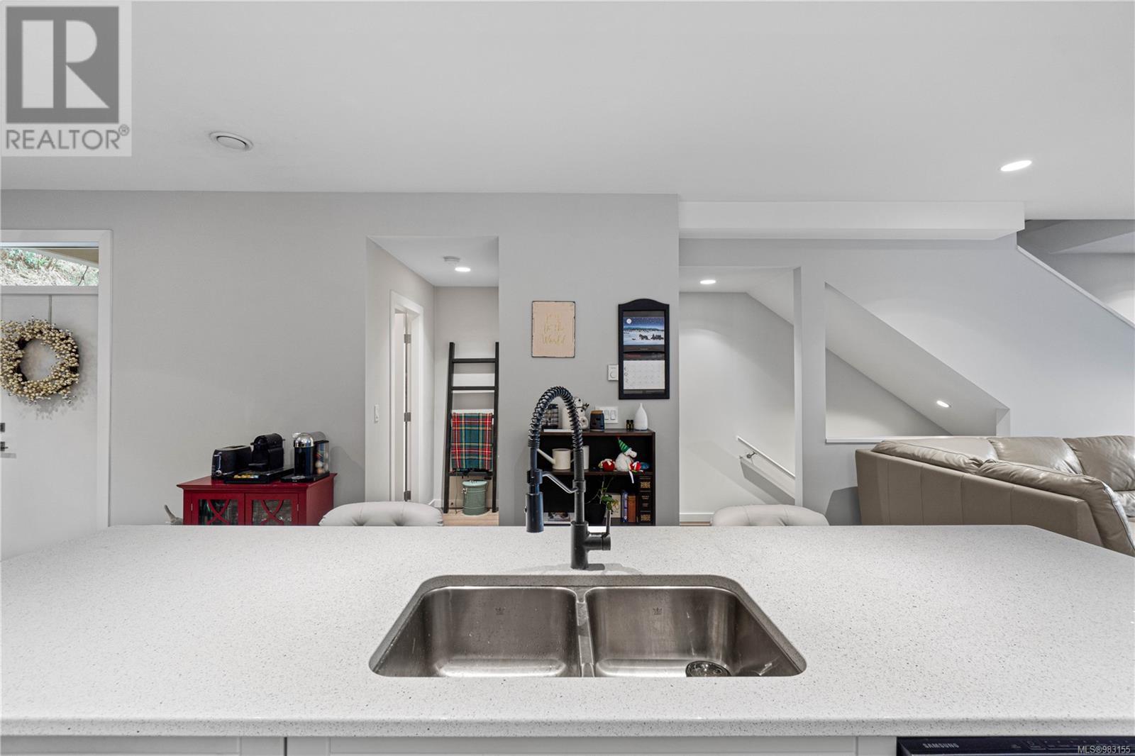 Property at 5100 Dunn Pl image 4