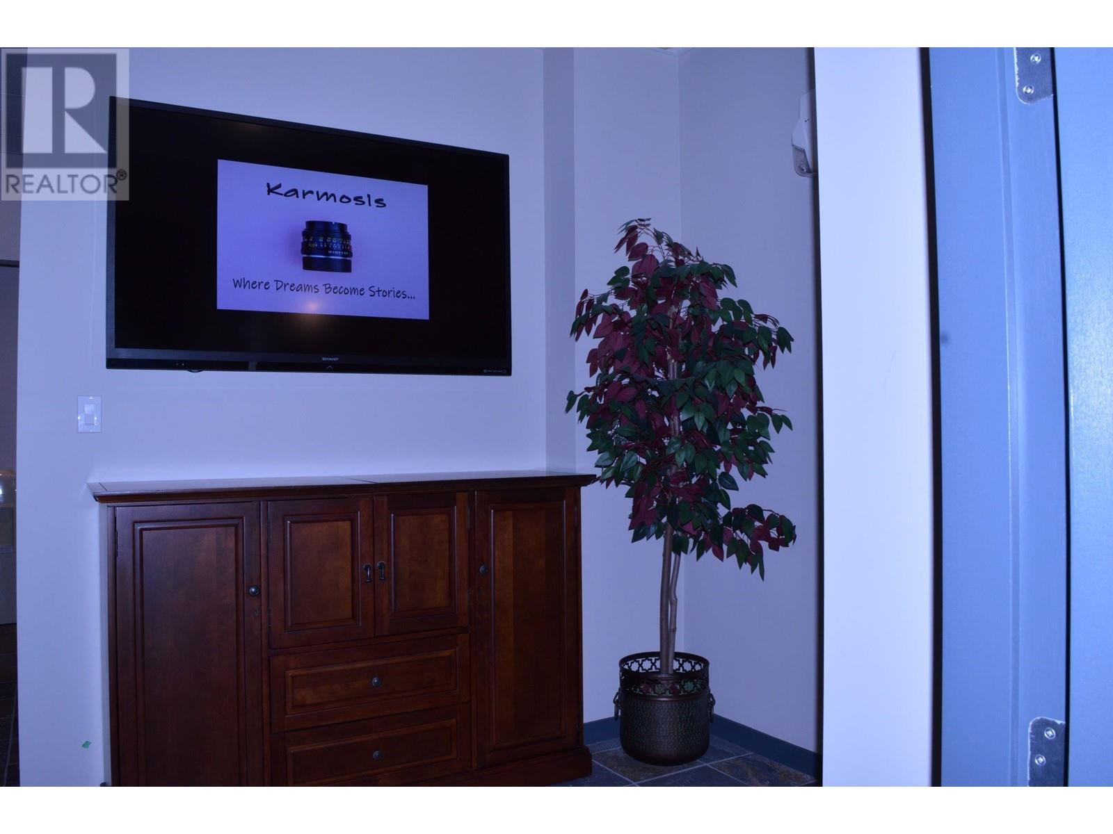 Listing Picture 3 of 12 : 201 4268 LOZELLS AVENUE, Burnaby / 本拿比 - 魯藝地產 Yvonne Lu Group - MLS Medallion Club Member