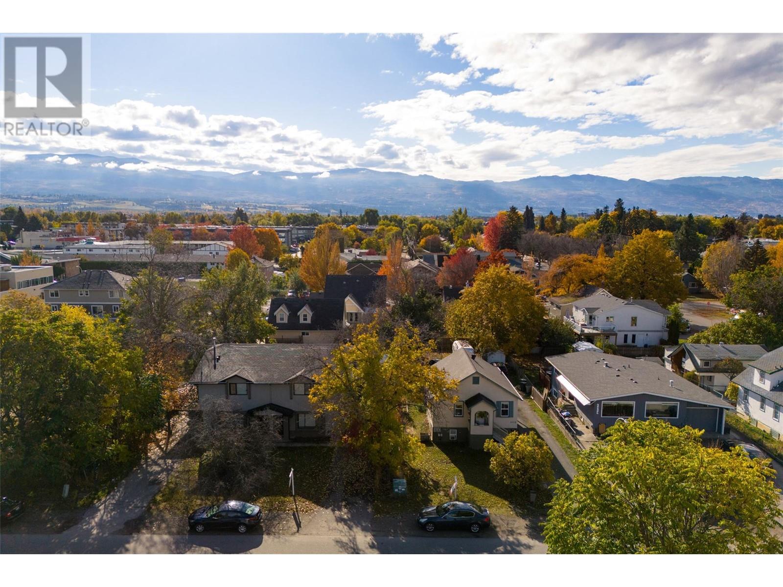 Property at 1025 & 1033/1035 Laurier Avenue image 2