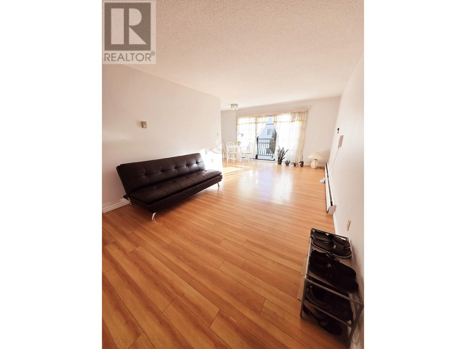 Listing Picture 2 of 15 : 253 8131A RYAN ROAD, Richmond / 烈治文 - 魯藝地產 Yvonne Lu Group - MLS Medallion Club Member