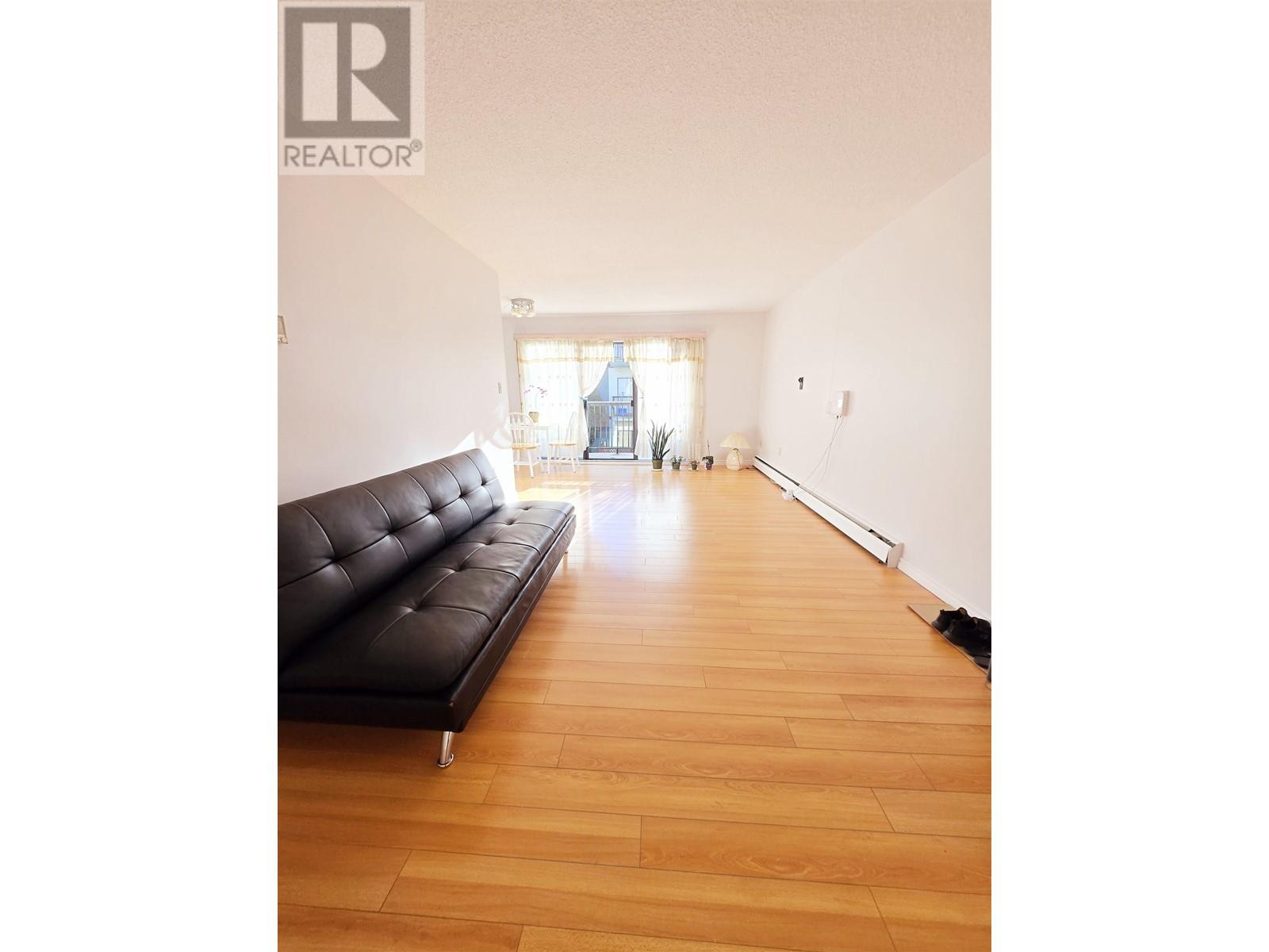 Listing Picture 3 of 15 : 253 8131A RYAN ROAD, Richmond / 烈治文 - 魯藝地產 Yvonne Lu Group - MLS Medallion Club Member