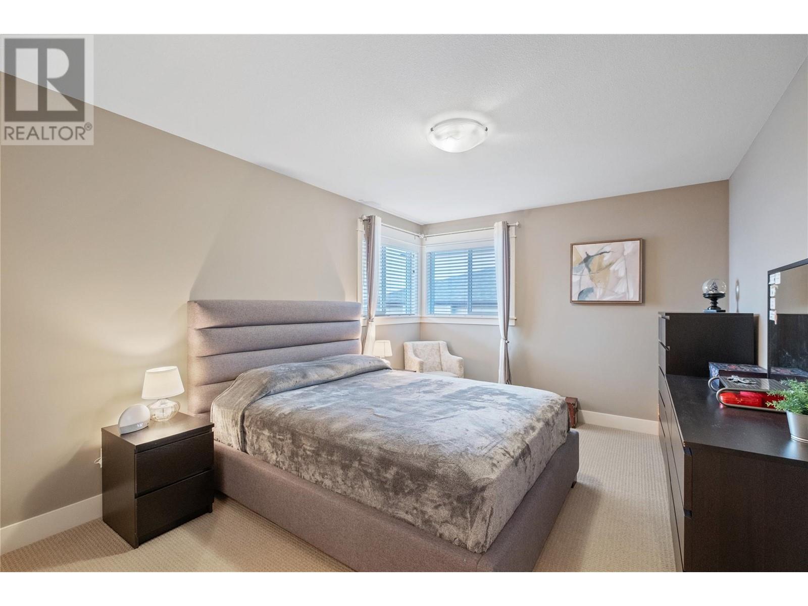 Property at 856 Hewetson Avenue image 3