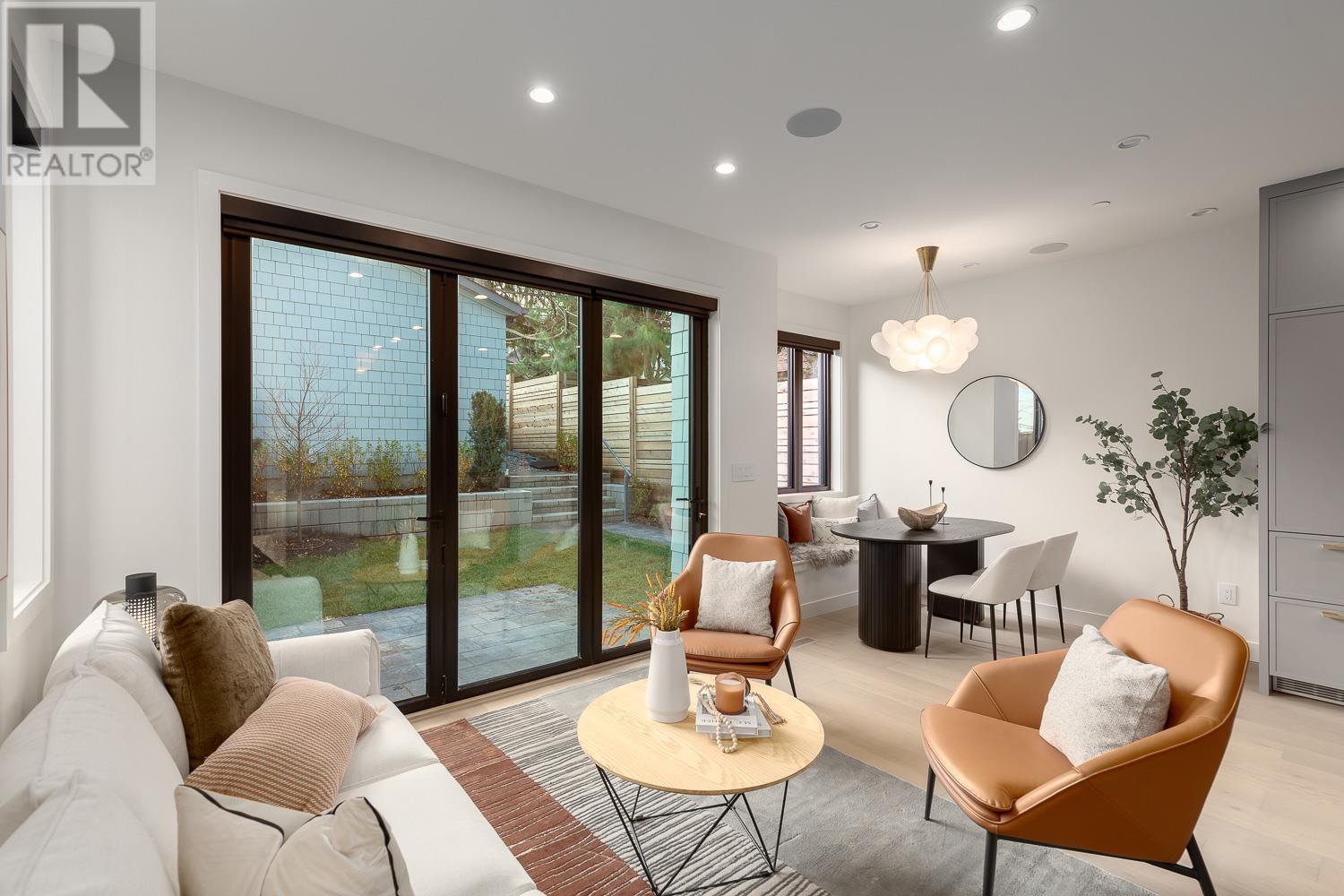 Listing Picture 11 of 34 : 2 3858 W 13TH AVENUE, Vancouver / 溫哥華 - 魯藝地產 Yvonne Lu Group - MLS Medallion Club Member