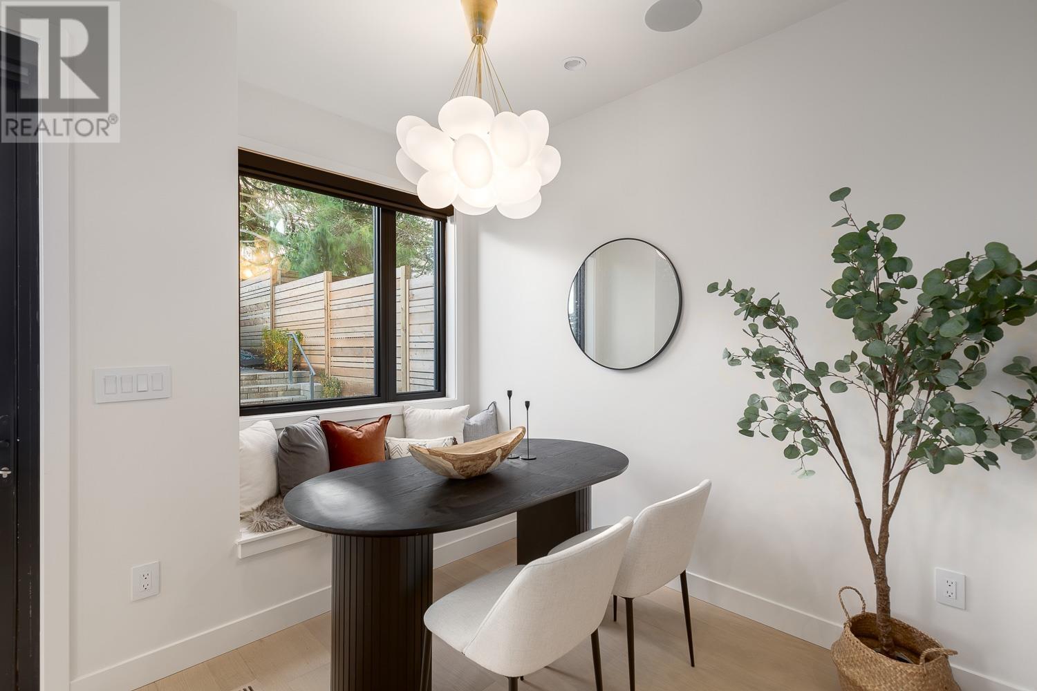 Listing Picture 12 of 34 : 2 3858 W 13TH AVENUE, Vancouver / 溫哥華 - 魯藝地產 Yvonne Lu Group - MLS Medallion Club Member