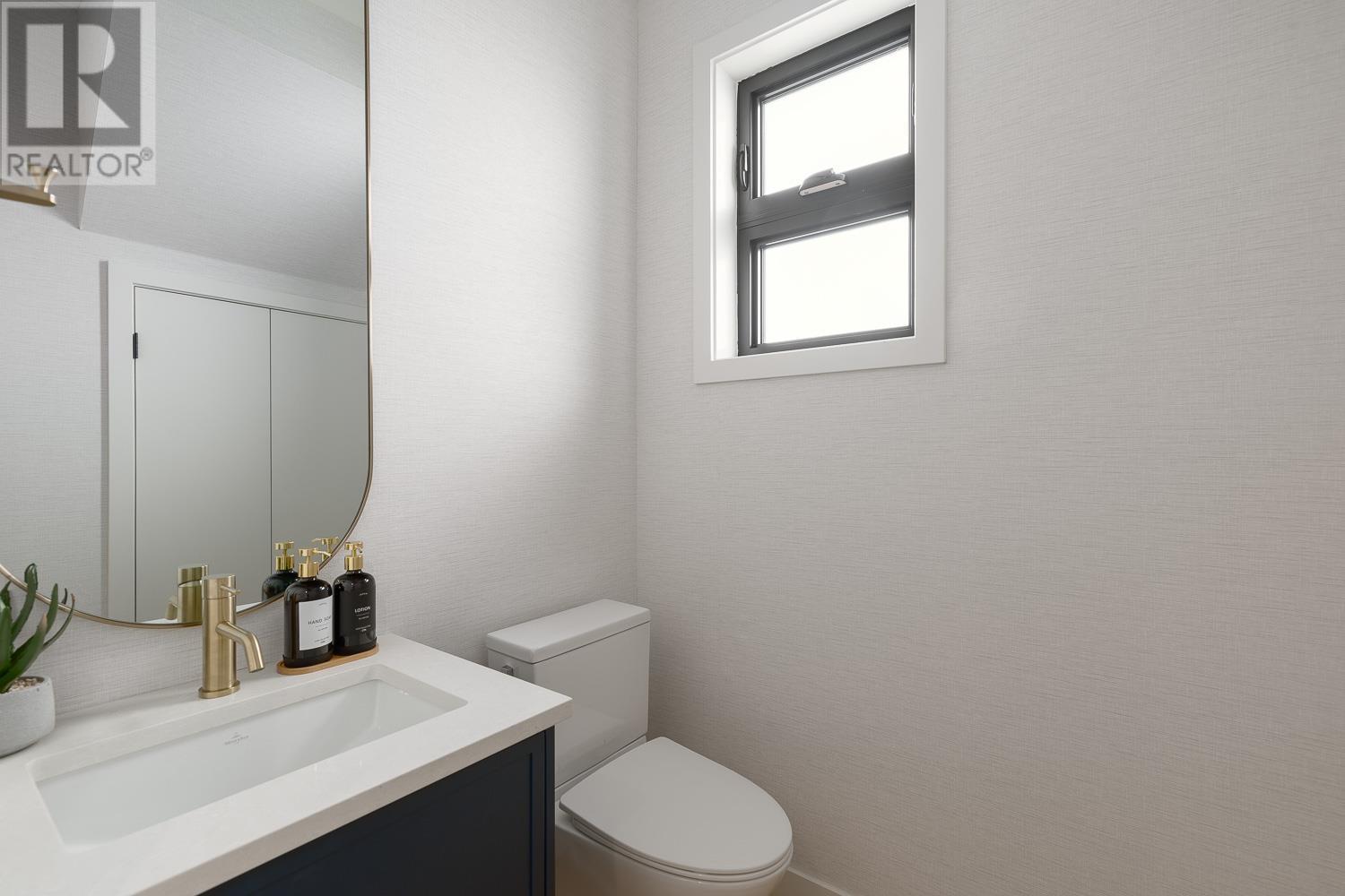 Listing Picture 13 of 34 : 2 3858 W 13TH AVENUE, Vancouver / 溫哥華 - 魯藝地產 Yvonne Lu Group - MLS Medallion Club Member