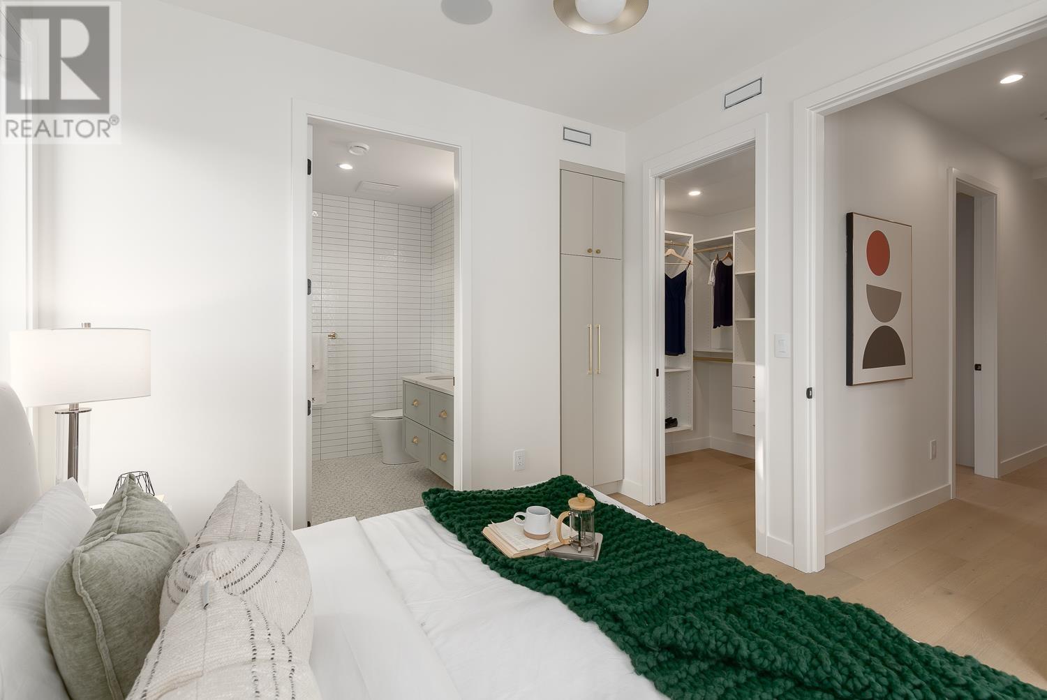 Listing Picture 15 of 34 : 2 3858 W 13TH AVENUE, Vancouver / 溫哥華 - 魯藝地產 Yvonne Lu Group - MLS Medallion Club Member