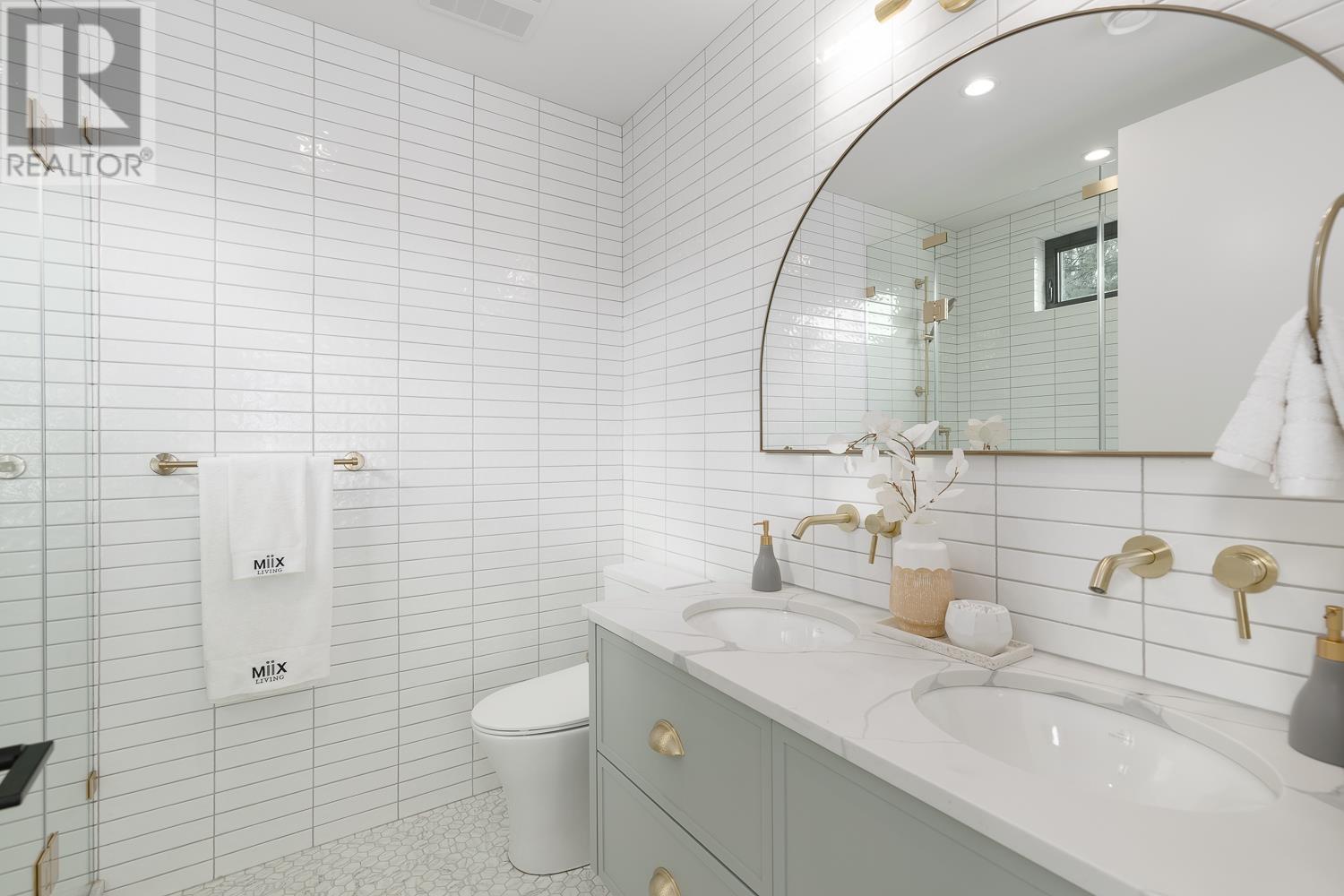 Listing Picture 18 of 34 : 2 3858 W 13TH AVENUE, Vancouver / 溫哥華 - 魯藝地產 Yvonne Lu Group - MLS Medallion Club Member