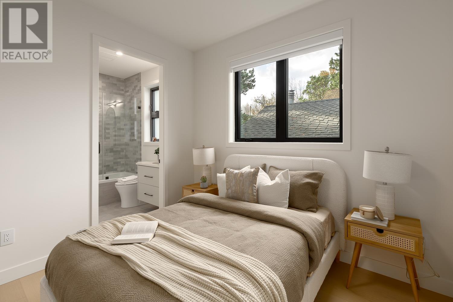 Listing Picture 21 of 34 : 2 3858 W 13TH AVENUE, Vancouver / 溫哥華 - 魯藝地產 Yvonne Lu Group - MLS Medallion Club Member