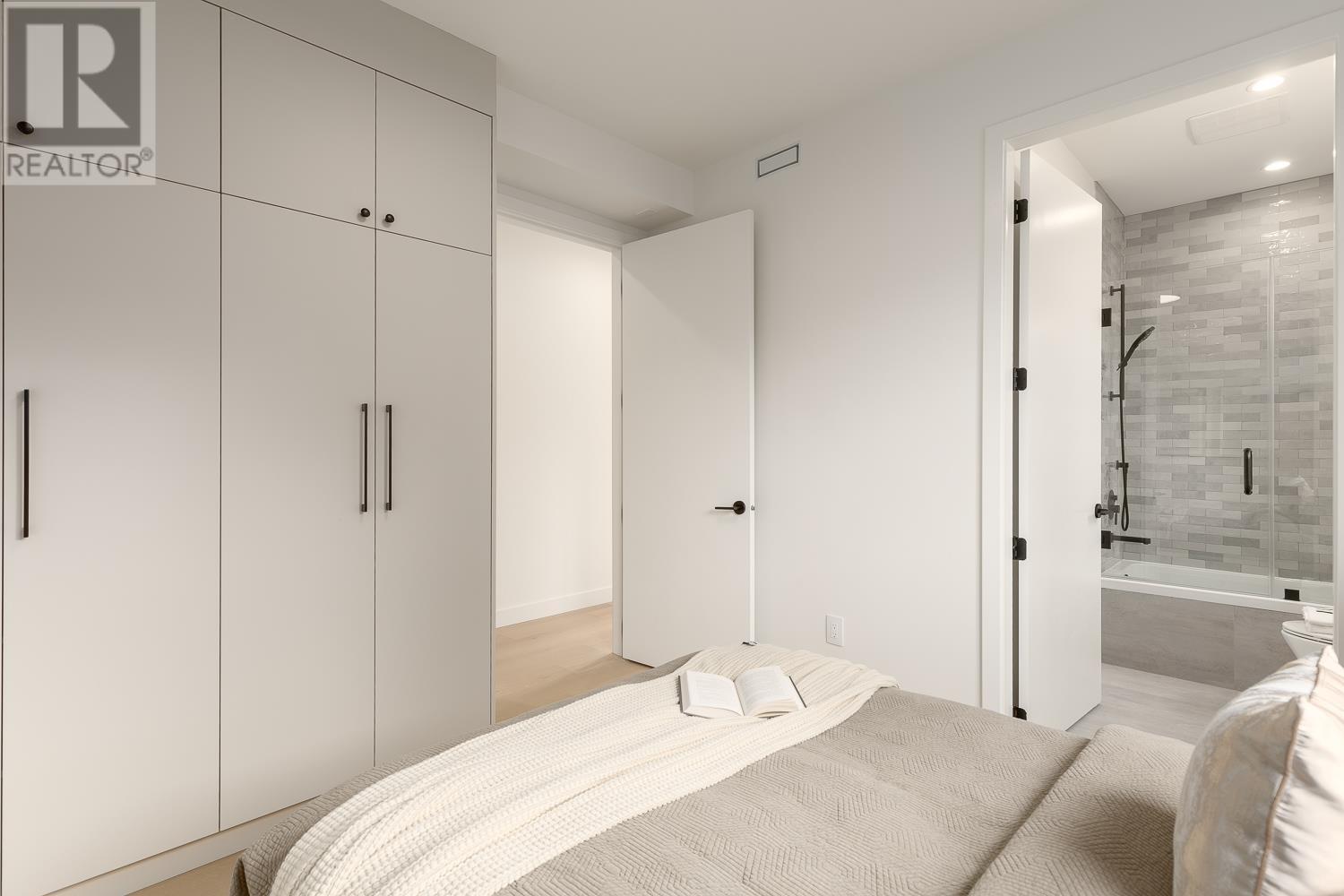 Listing Picture 22 of 34 : 2 3858 W 13TH AVENUE, Vancouver / 溫哥華 - 魯藝地產 Yvonne Lu Group - MLS Medallion Club Member