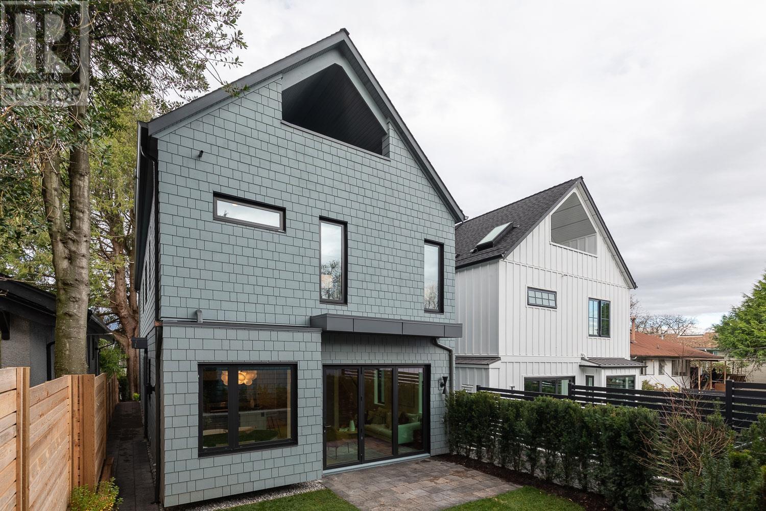 Listing Picture 31 of 34 : 2 3858 W 13TH AVENUE, Vancouver / 溫哥華 - 魯藝地產 Yvonne Lu Group - MLS Medallion Club Member