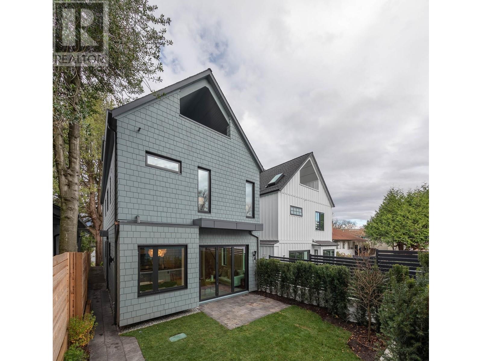 Listing Picture 32 of 34 : 2 3858 W 13TH AVENUE, Vancouver / 溫哥華 - 魯藝地產 Yvonne Lu Group - MLS Medallion Club Member