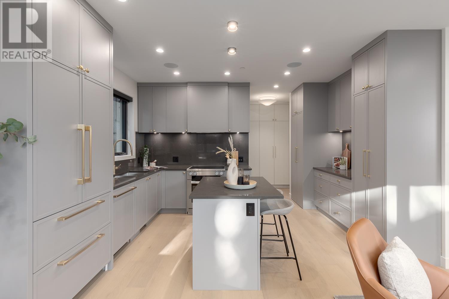 Listing Picture 5 of 34 : 2 3858 W 13TH AVENUE, Vancouver / 溫哥華 - 魯藝地產 Yvonne Lu Group - MLS Medallion Club Member