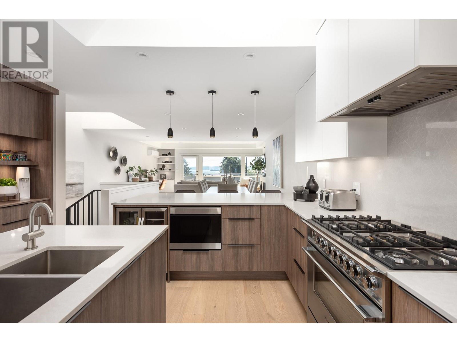 2526 Marine Drive, West Vancouver, British Columbia  V7V 1L4 - Photo 1 - R2958845