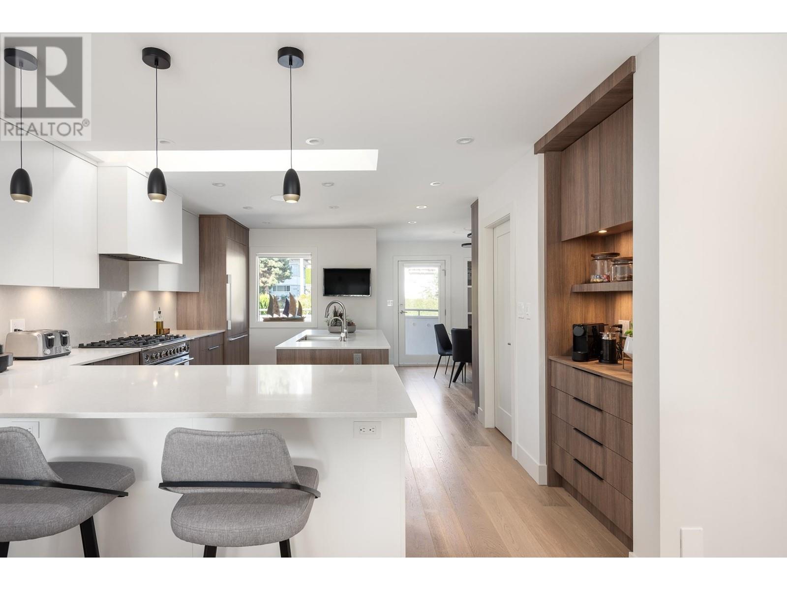 2526 Marine Drive, West Vancouver, British Columbia  V7V 1L4 - Photo 2 - R2958845