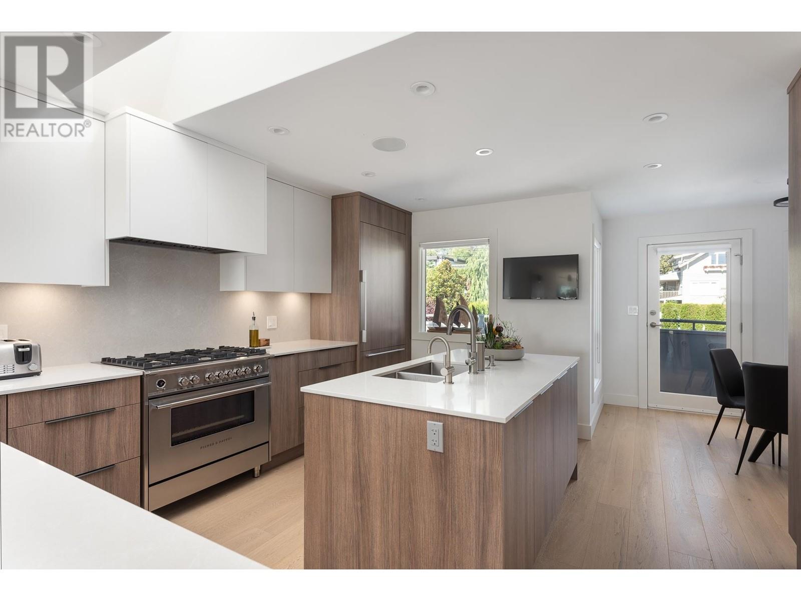 2526 Marine Drive, West Vancouver, British Columbia  V7V 1L4 - Photo 3 - R2958845